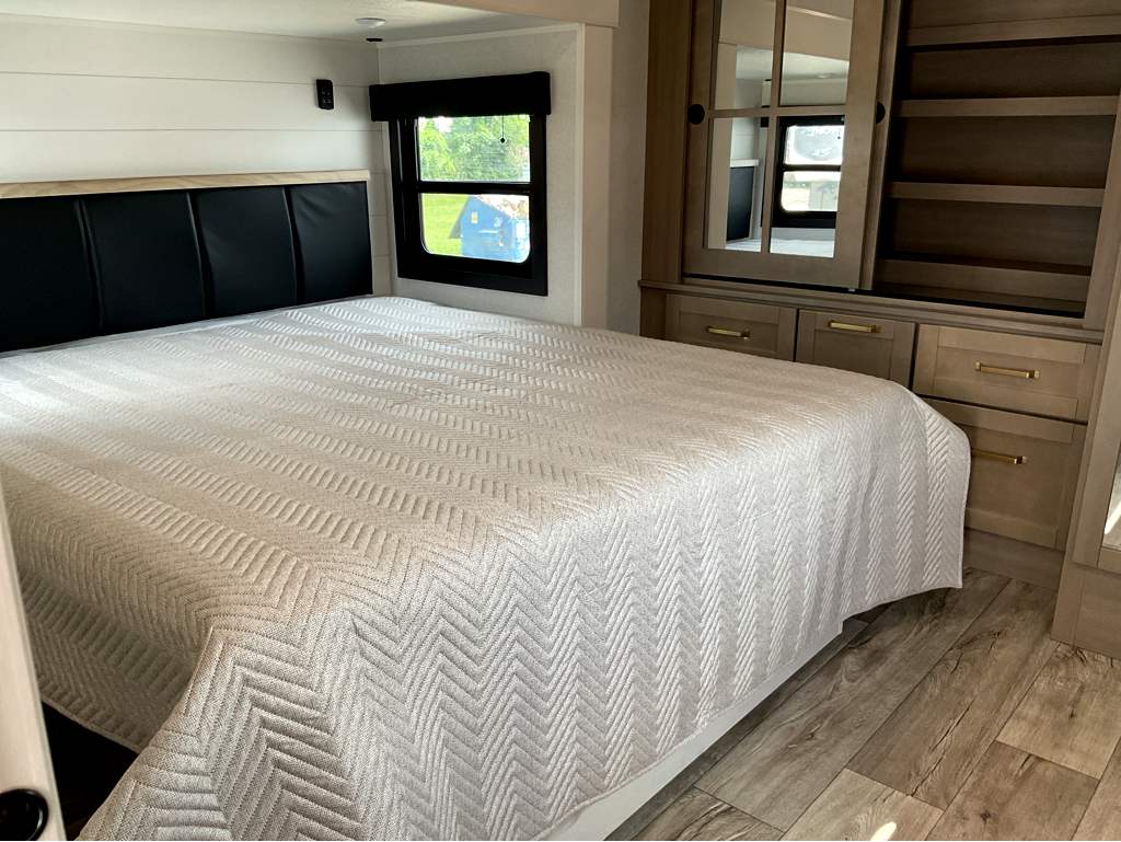 2026 JAYCO Eagle 360 DBOK - Image 3