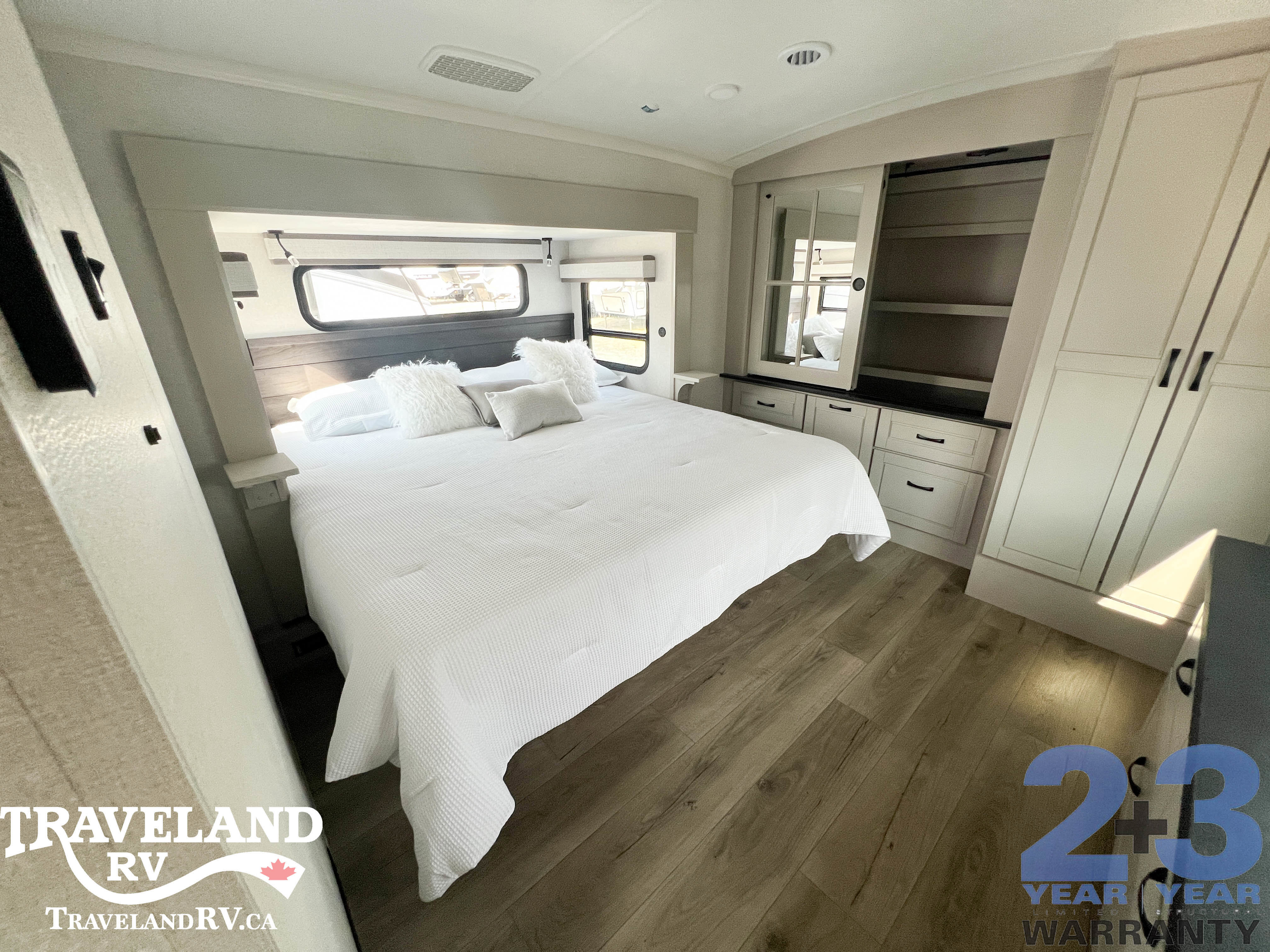 2026 Jayco North Point 377RLBH - Image 29
