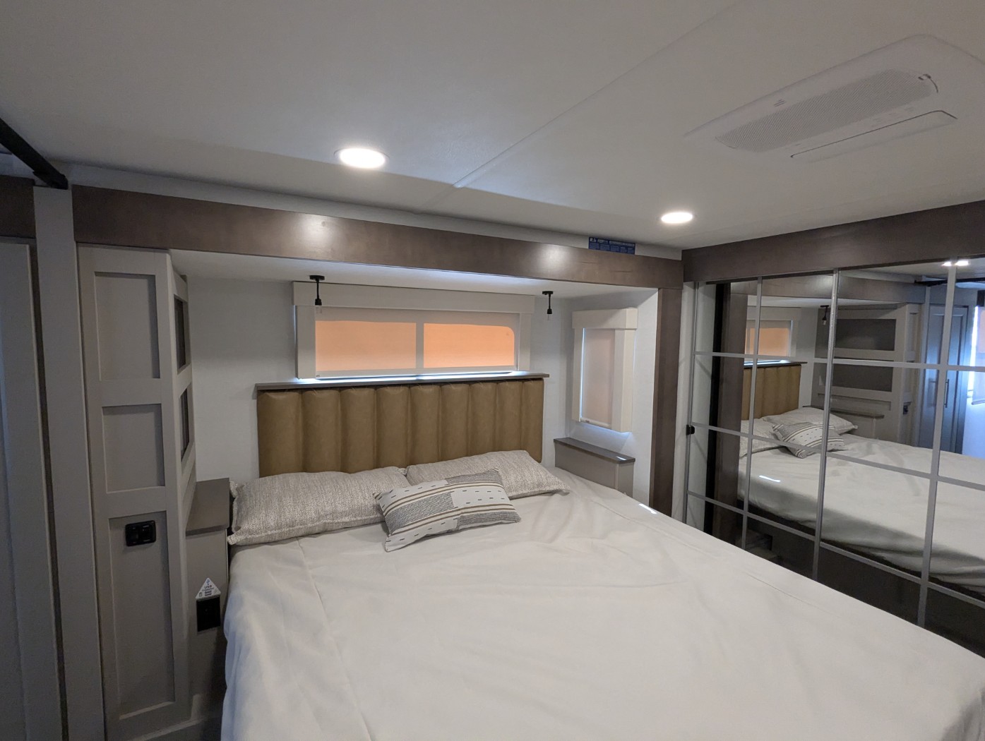 2026 Alliance RV Paradigm 340RL - Image 12