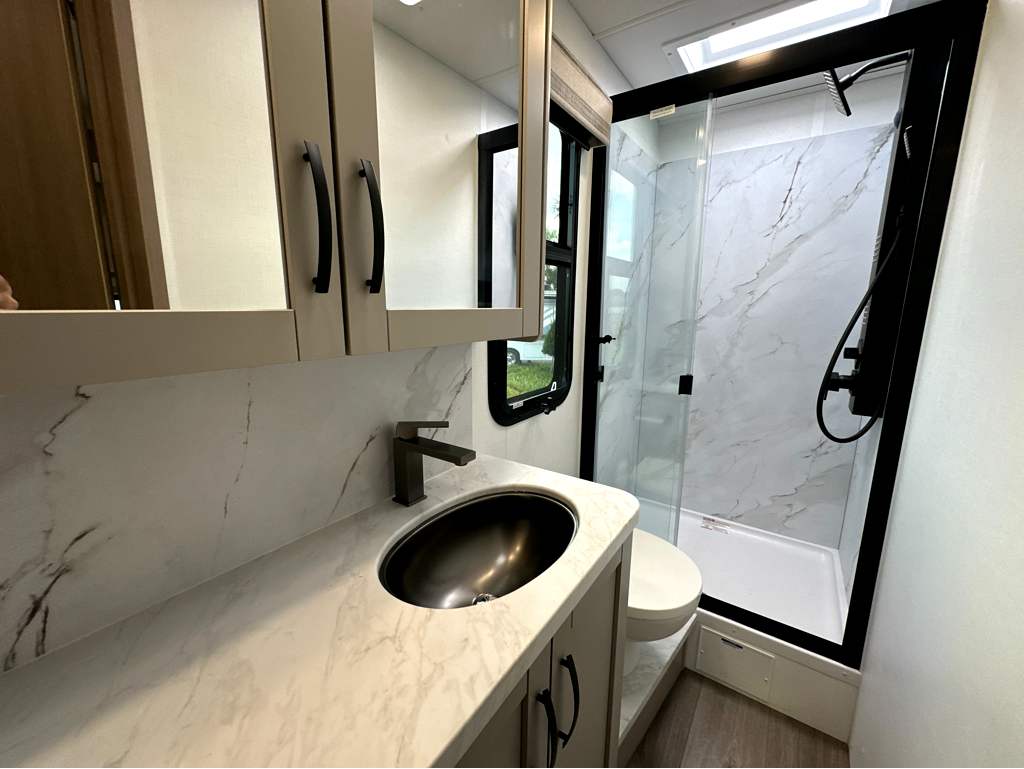 2027 JAYCO GREYHAWK XL 32U - Image 19