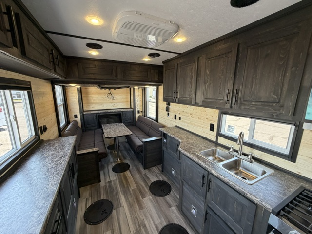 2027 ICE CASTLE RV EXTREME III 8X21 - Image 9