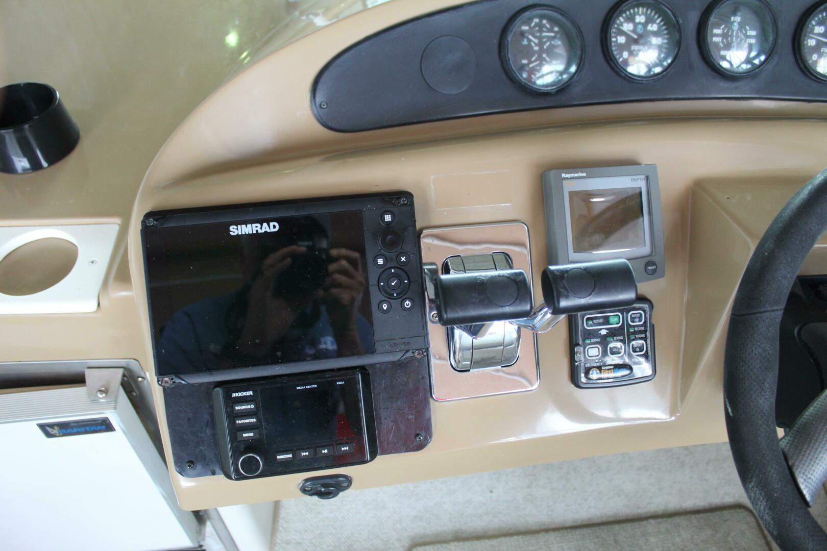 2004 Carver 360 Mariner - Image 6