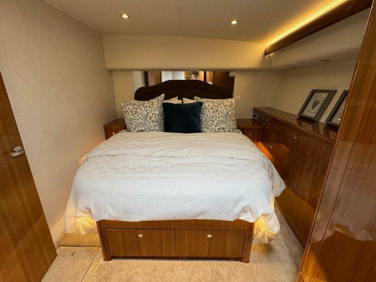 2007 VIKING 52 Convertible Base - Image 16