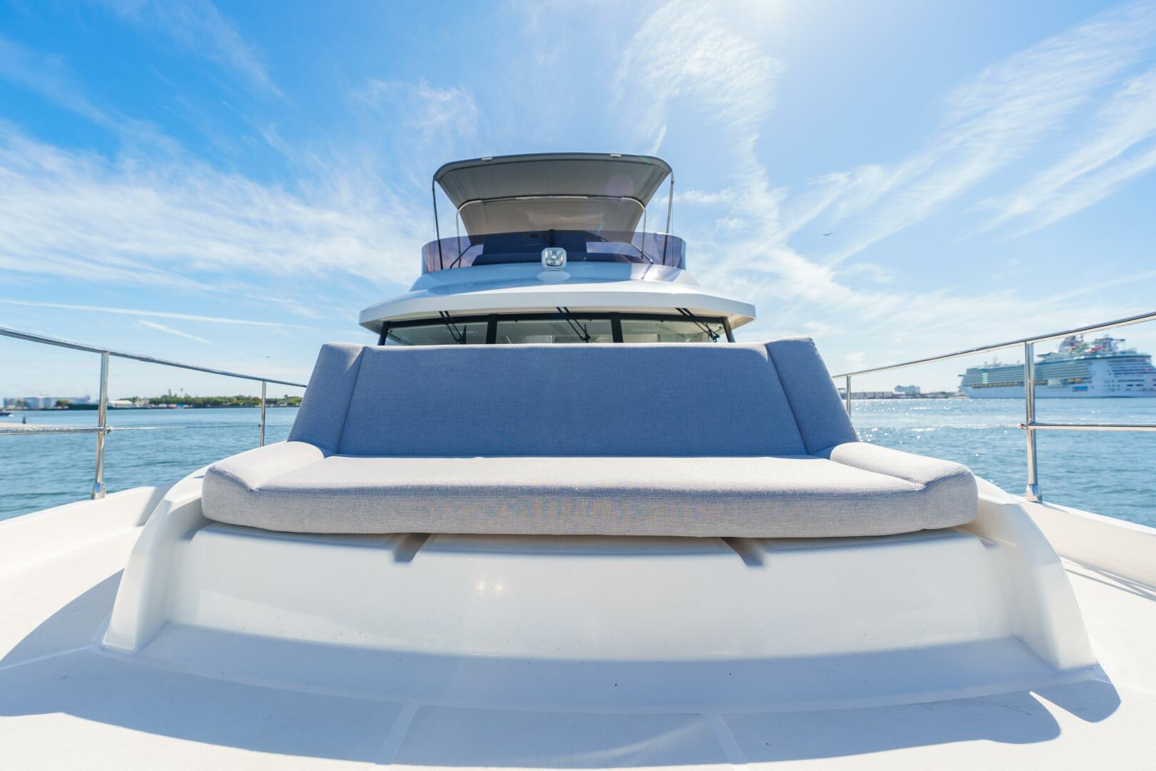 2025 Beneteau - Image 38
