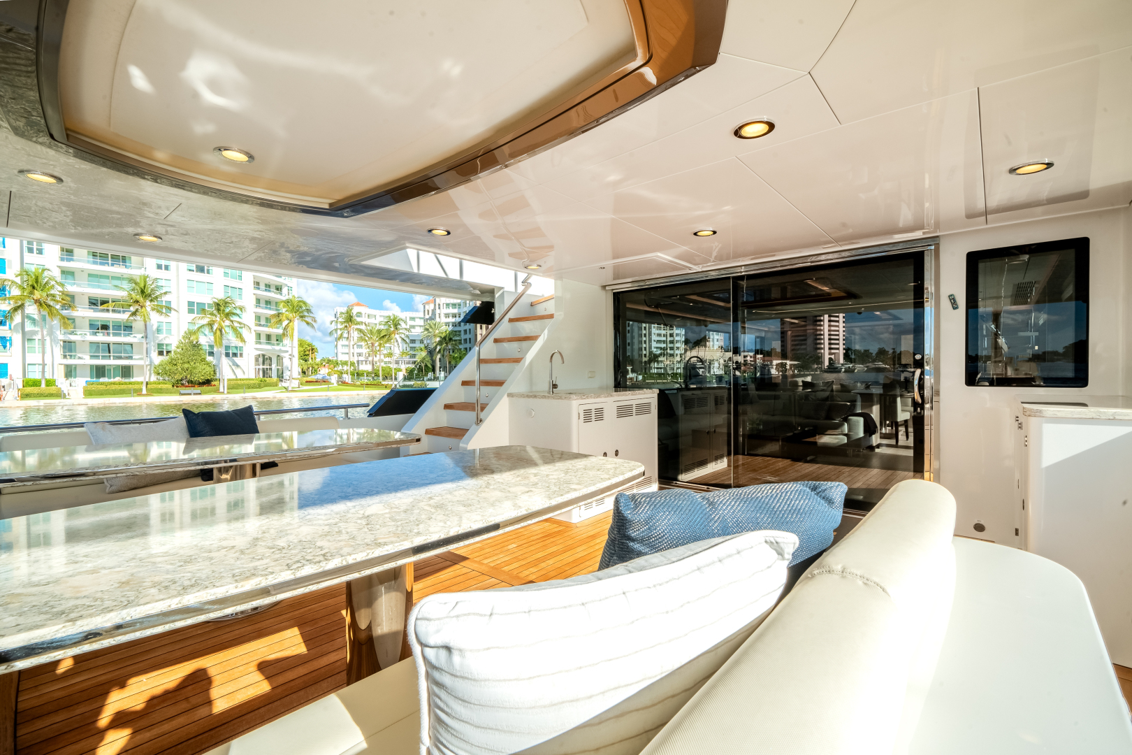 2022 Ocean Alexander 32L - Image 13