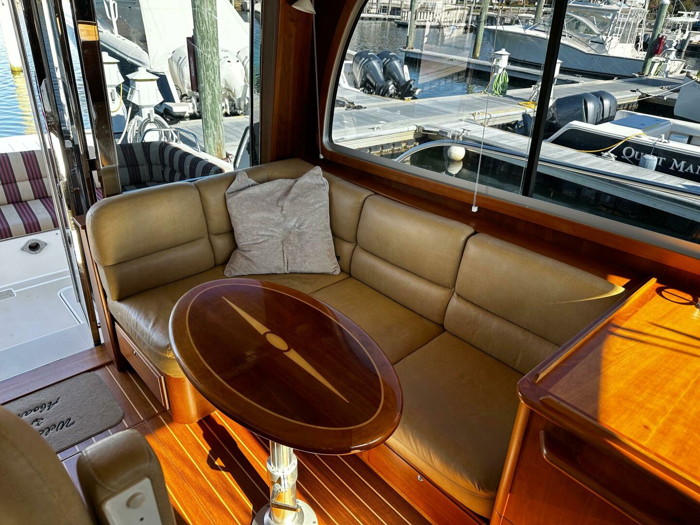 2014 Sabre 42 Salon Express - Image 14