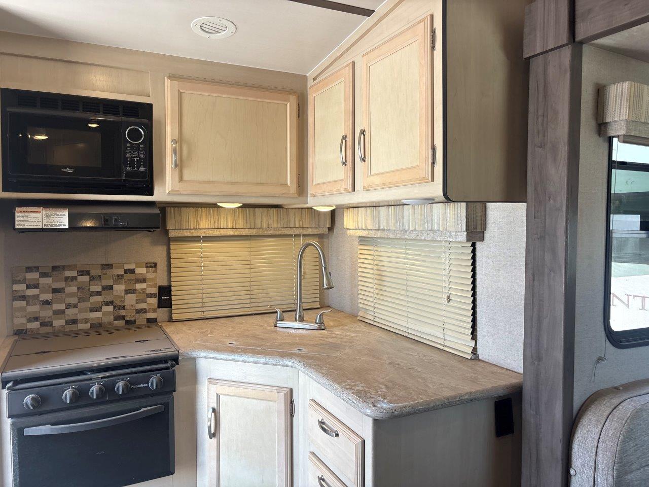 2019 Winnebago Minnie Plus 25RKS - Image 9