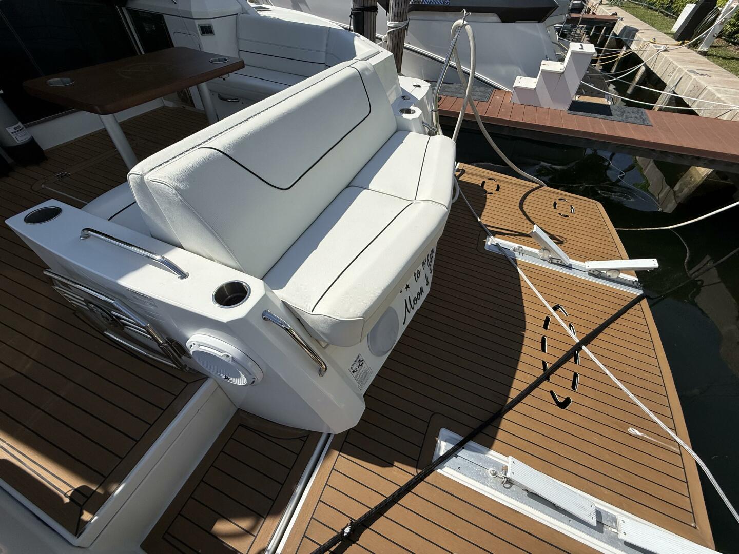 2014 Cruisers Yachts 45 Cantius - Image 43