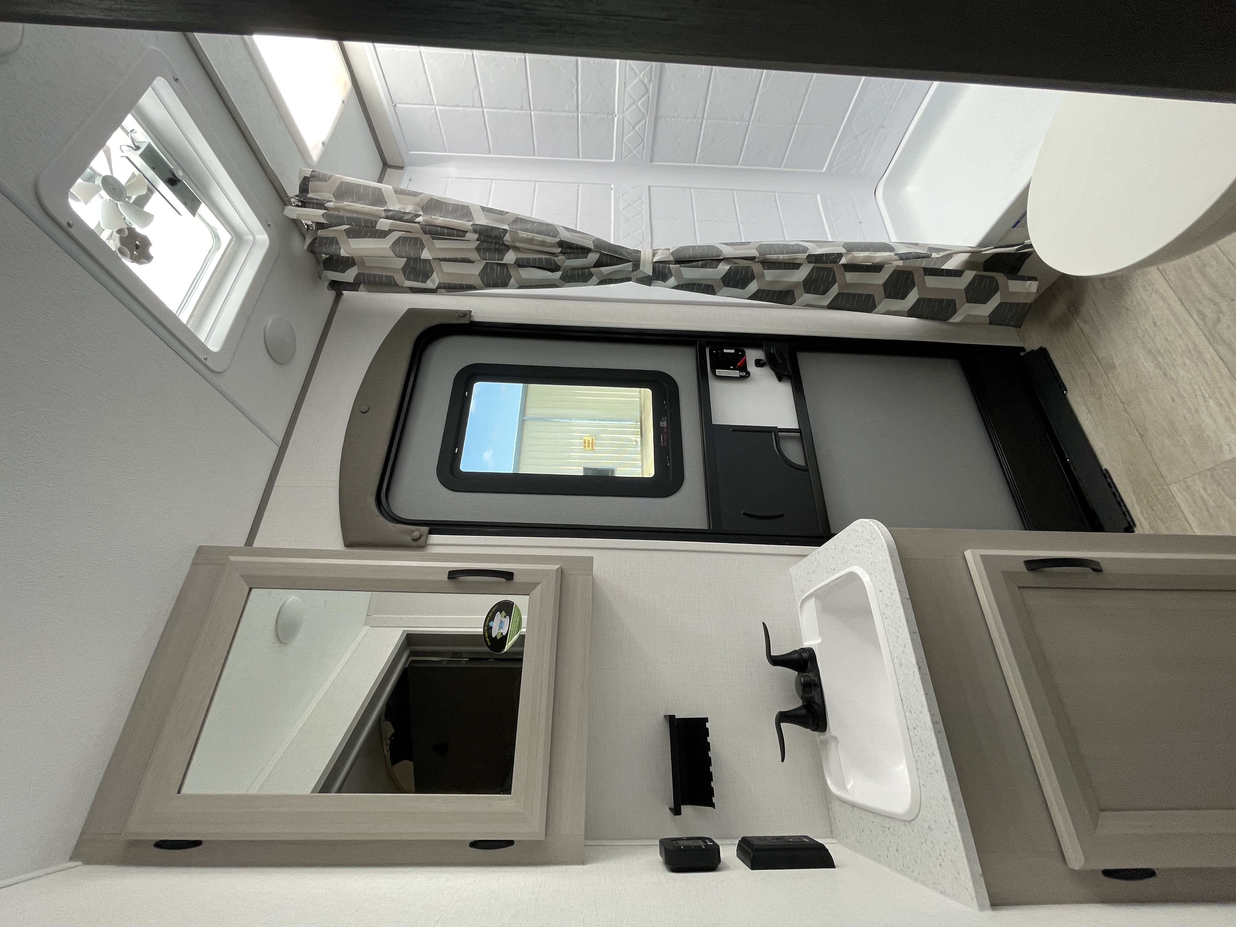 2027 Coachmen Catalina Legacy Edition 273DBHCK - Image 24