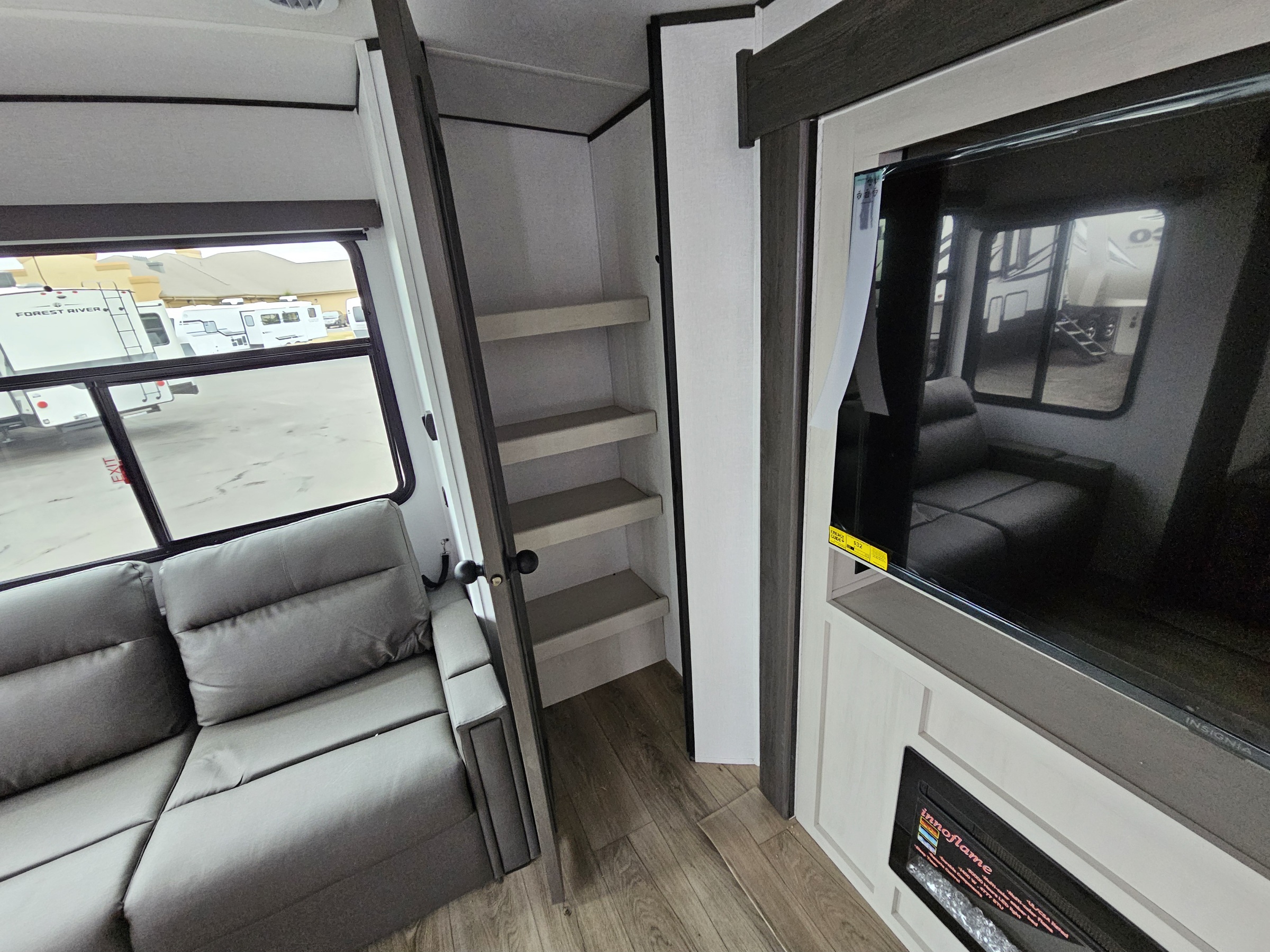 2026 Coachmen Northern Spirit 2975RL - Image 15