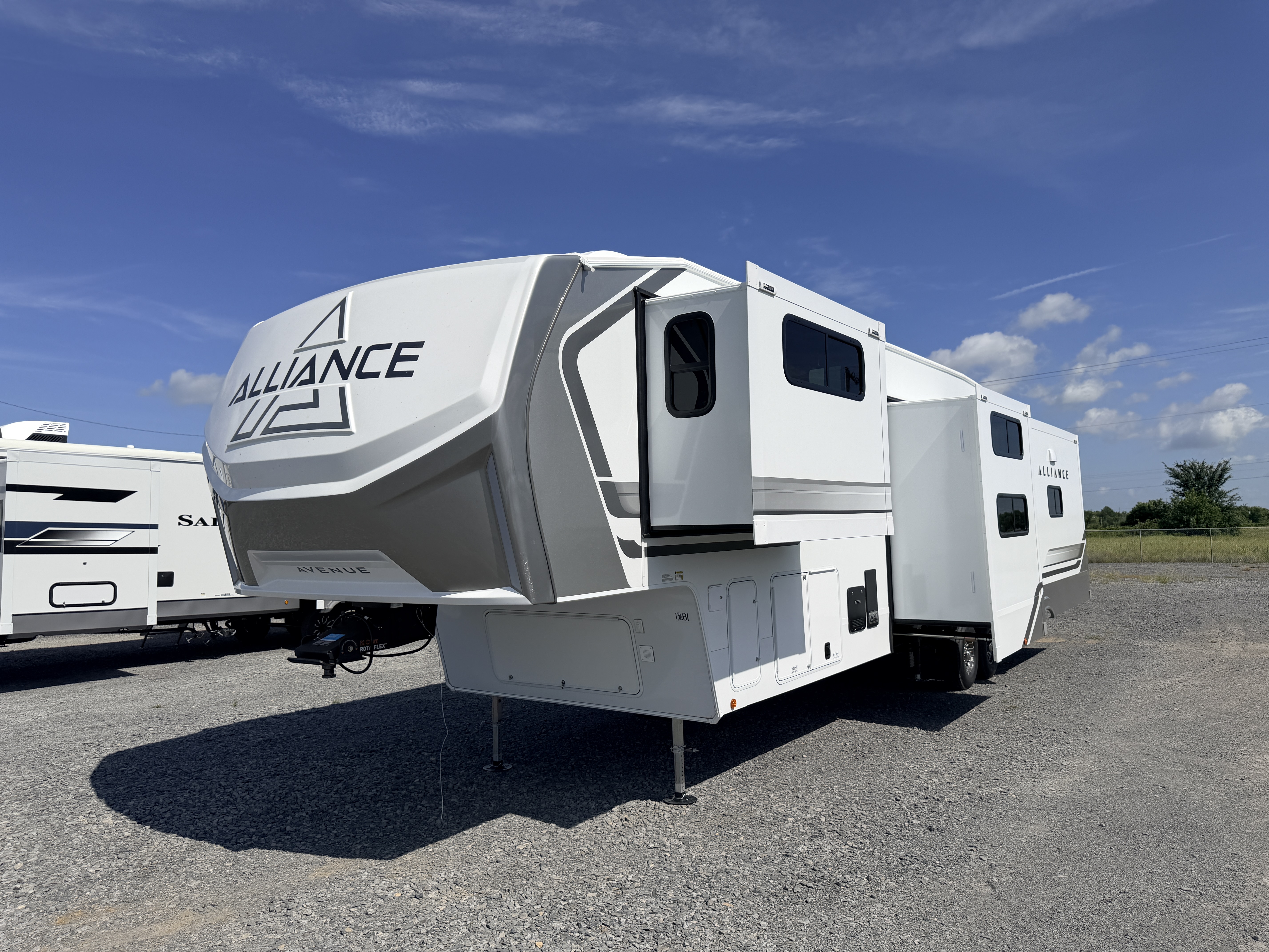 2027 Alliance Avenue All-Access 39MBR - Image 3