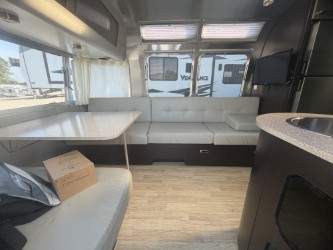 2012 AIRSTREAM INTERNATIONAL 27FBQ - Image 12