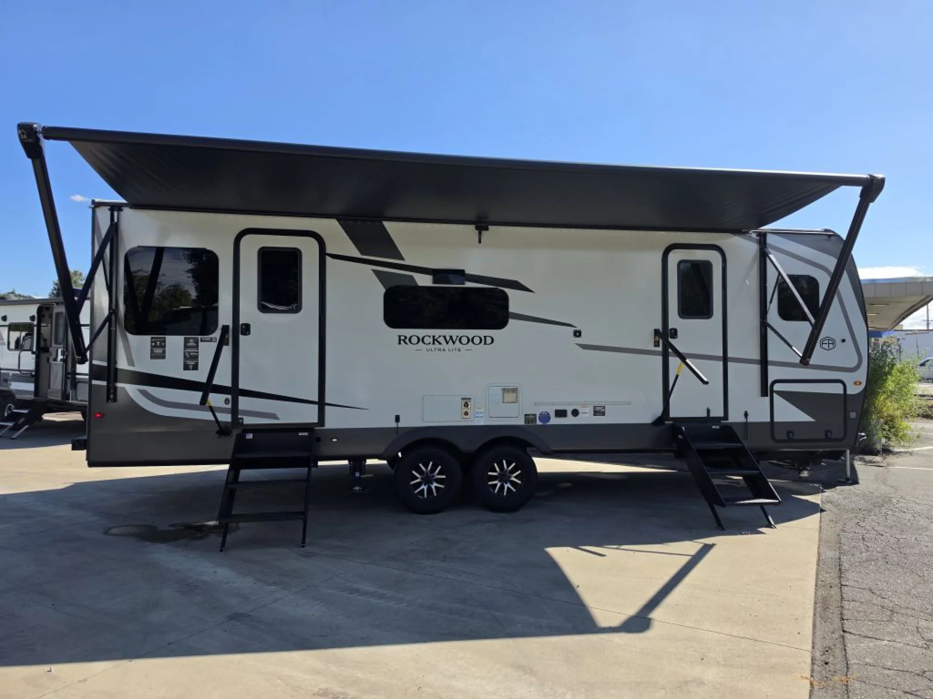 2027 FOREST RIVER ROCKWOOD ULTRA LITE 2618RD - Image 7