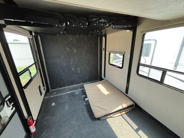 2018 Dutchmen Voltage Triton 3551 - Image 27