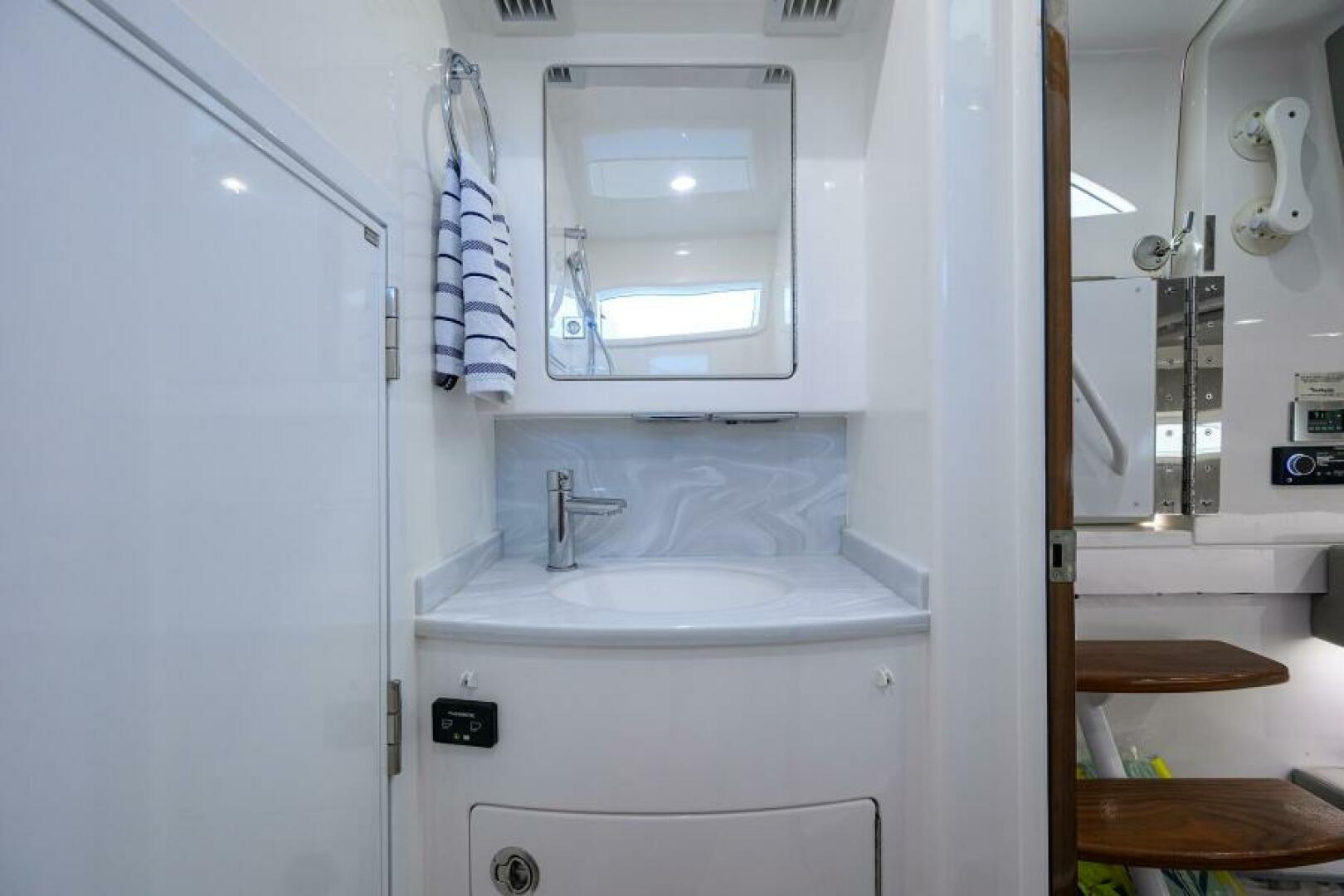 2020 VIKING VIKING 61 Convertible Base - Image 23