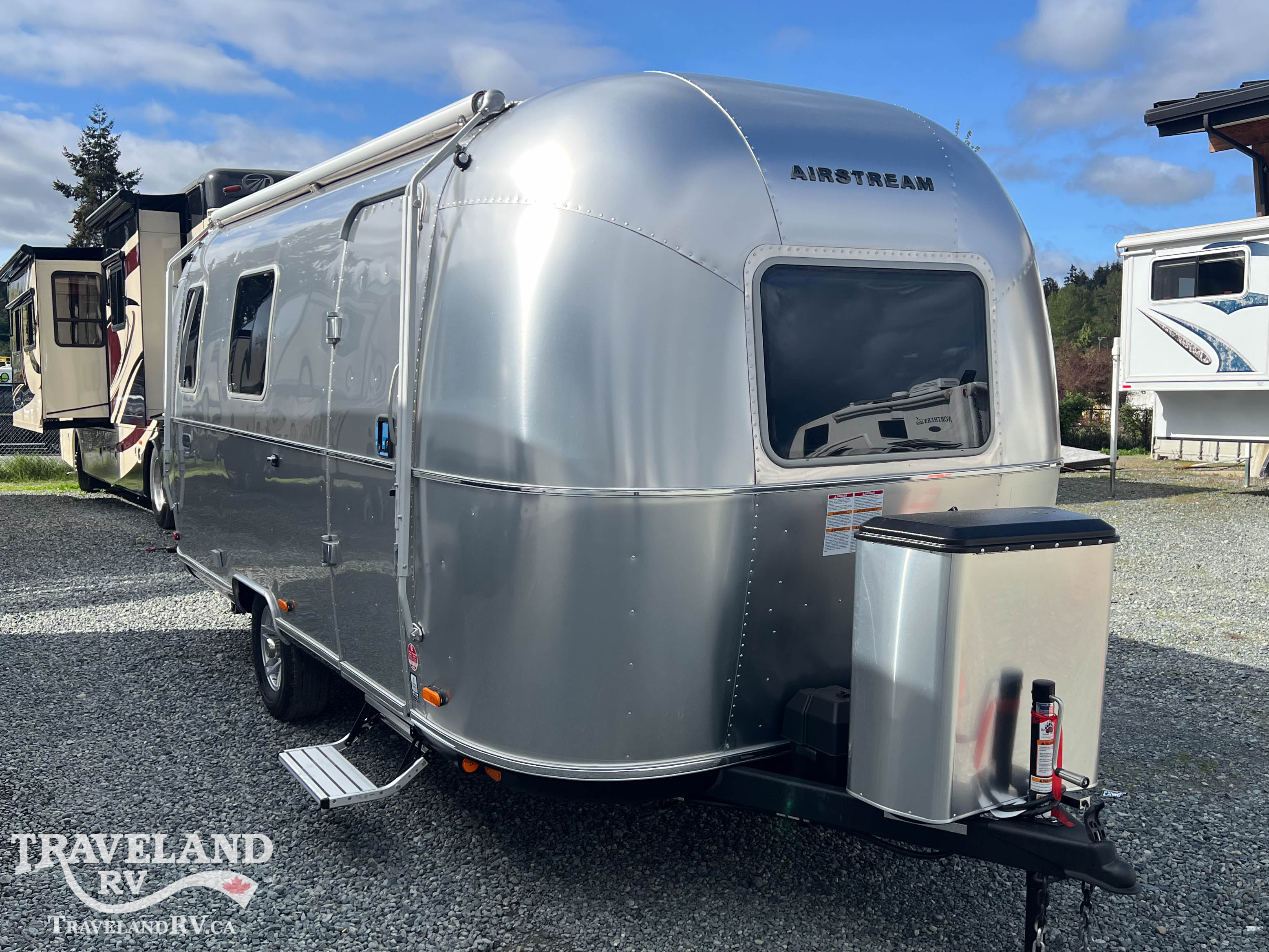 2026 AIRSTREAM 22RB WORLD TRAVELER - Image 1