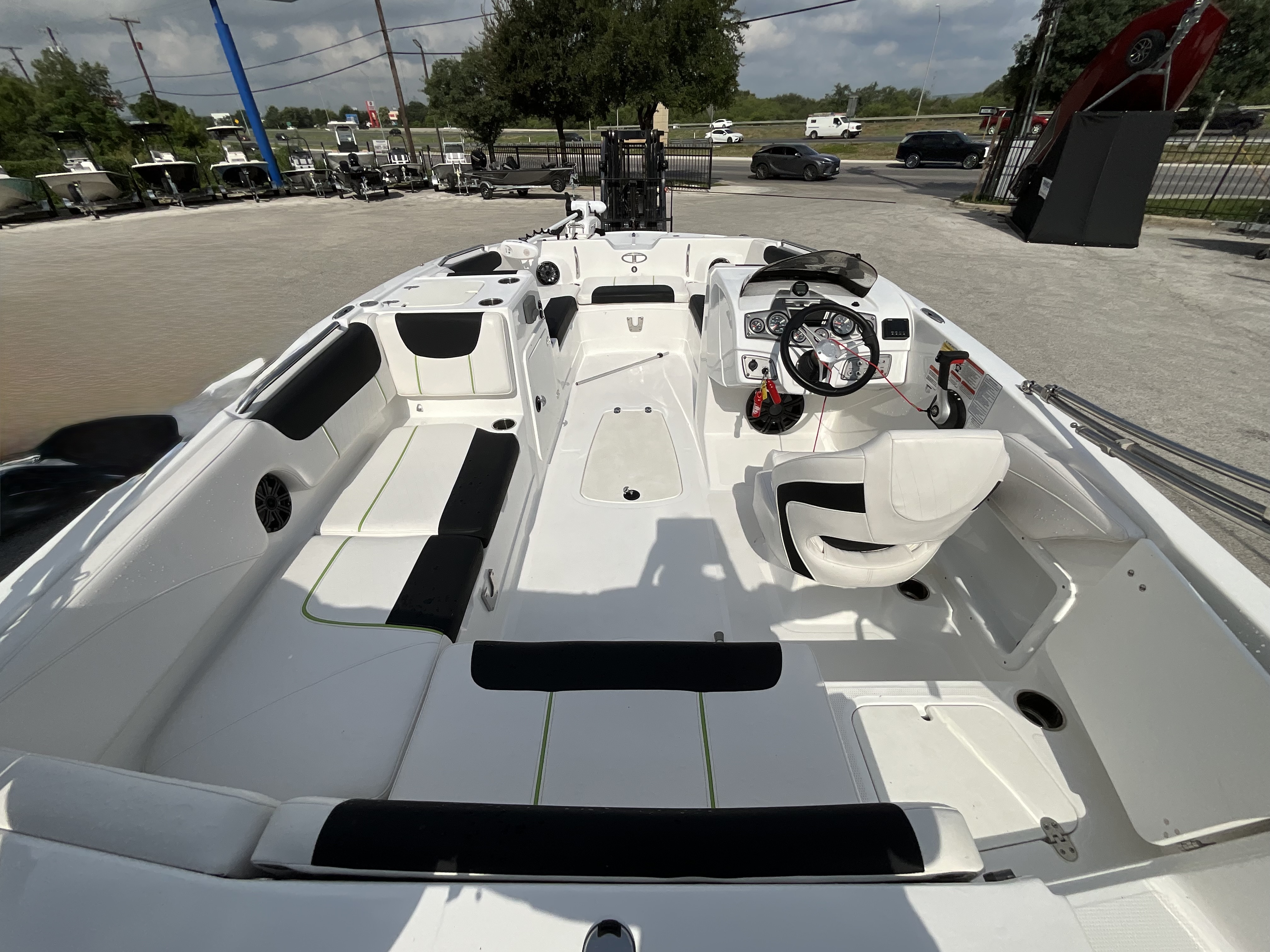 2023 TRACKER 2023 2150FS - Image 6