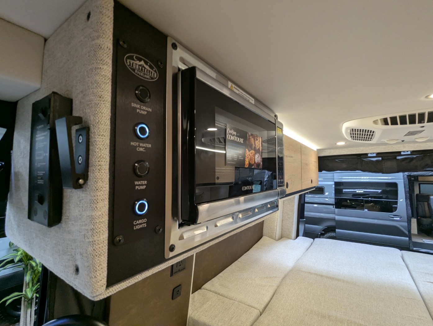 2027 Storyteller Overland Dark Mode XO - Image 31