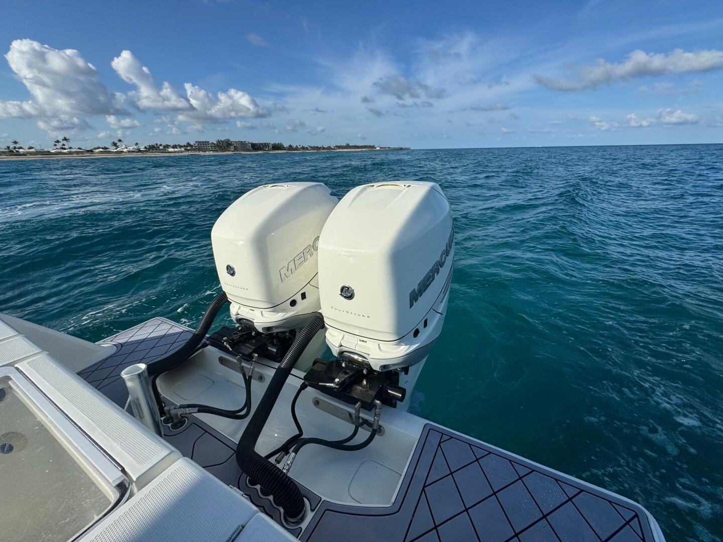 2017 SeaVee 340Z - Image 11