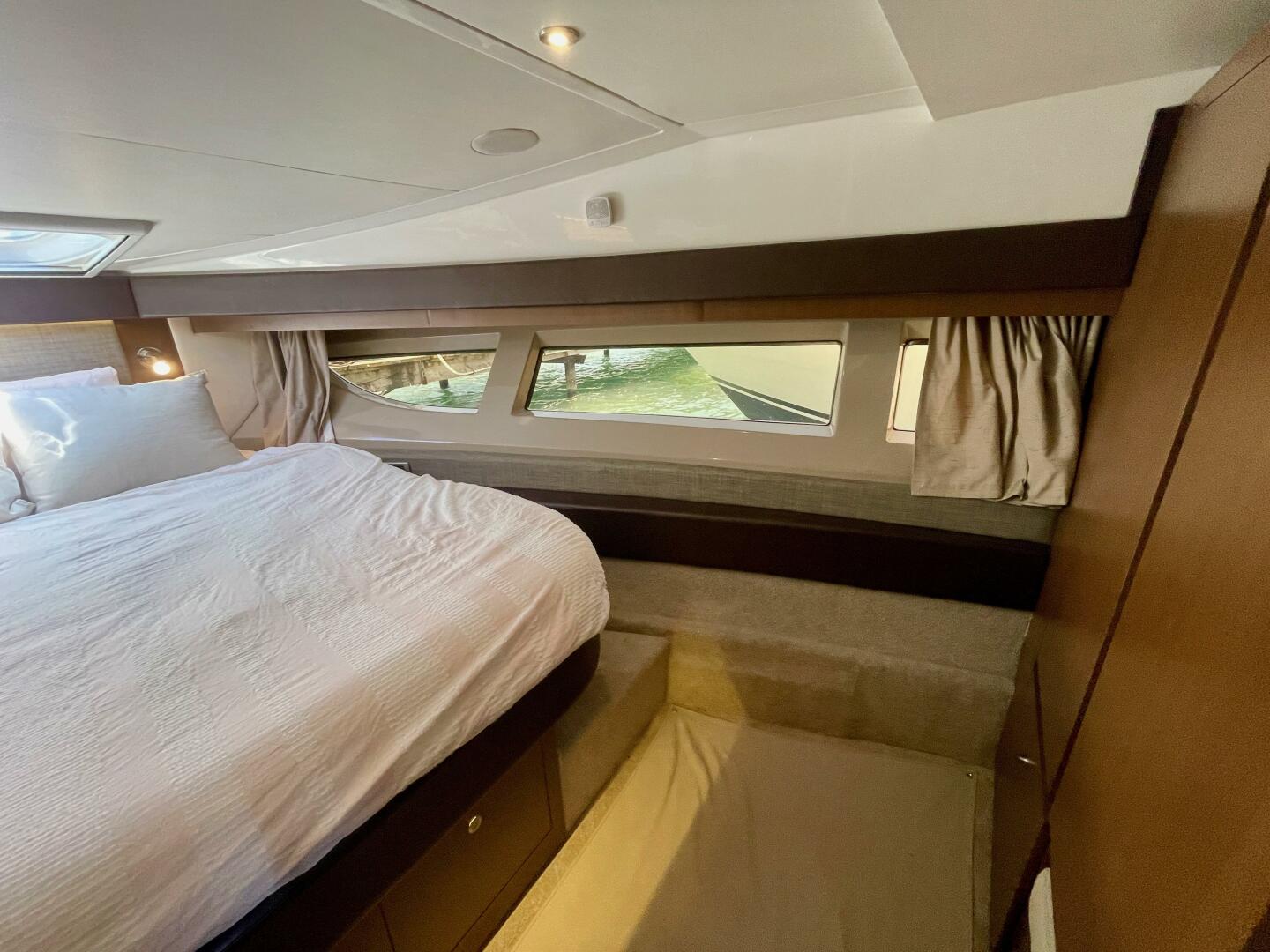 2017 Sea Ray 400 Sundancer - Image 51