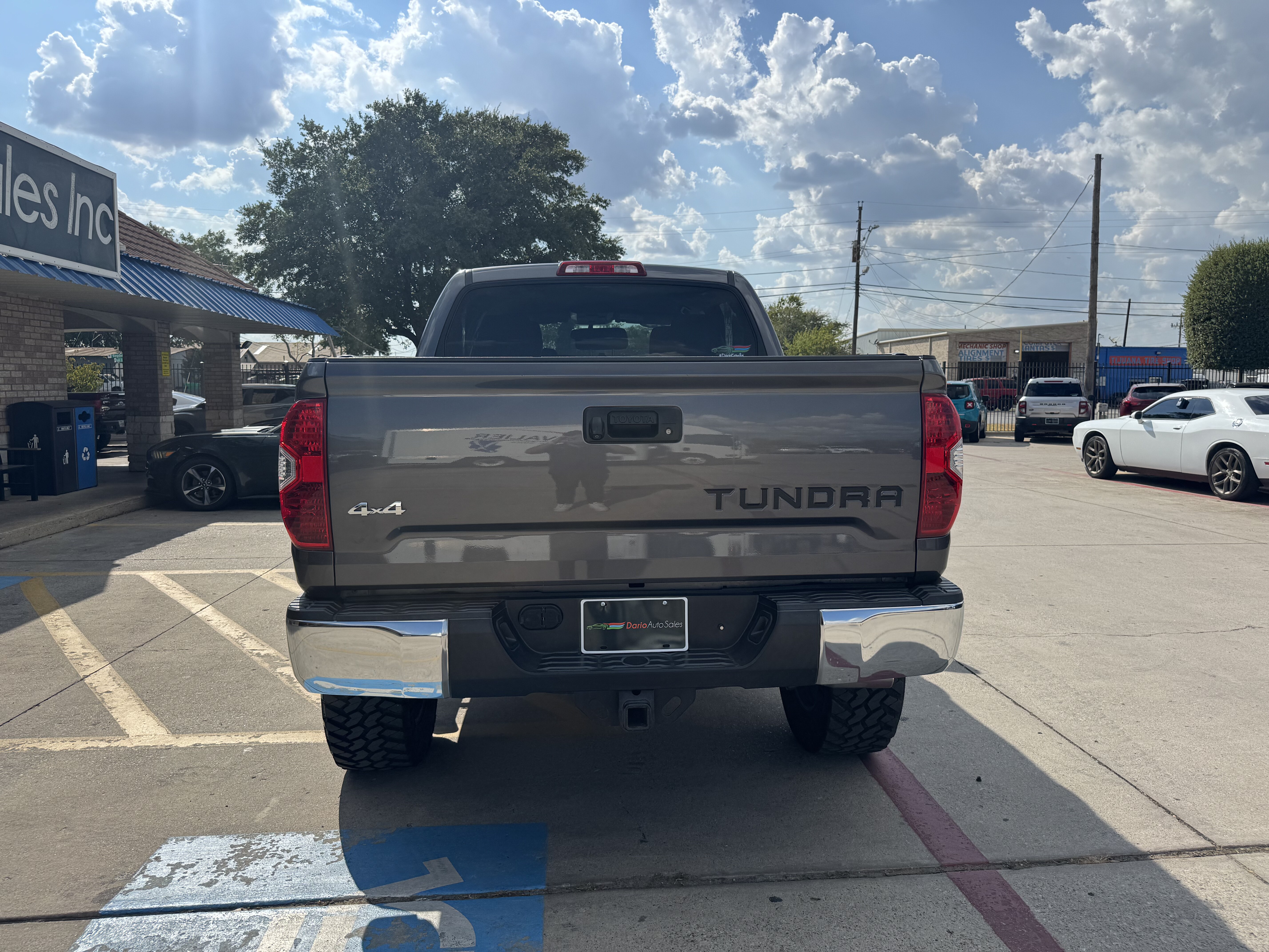 2014 Toyota Tundra CrewMax SR5 4WD 5.7L V8 - Image 13
