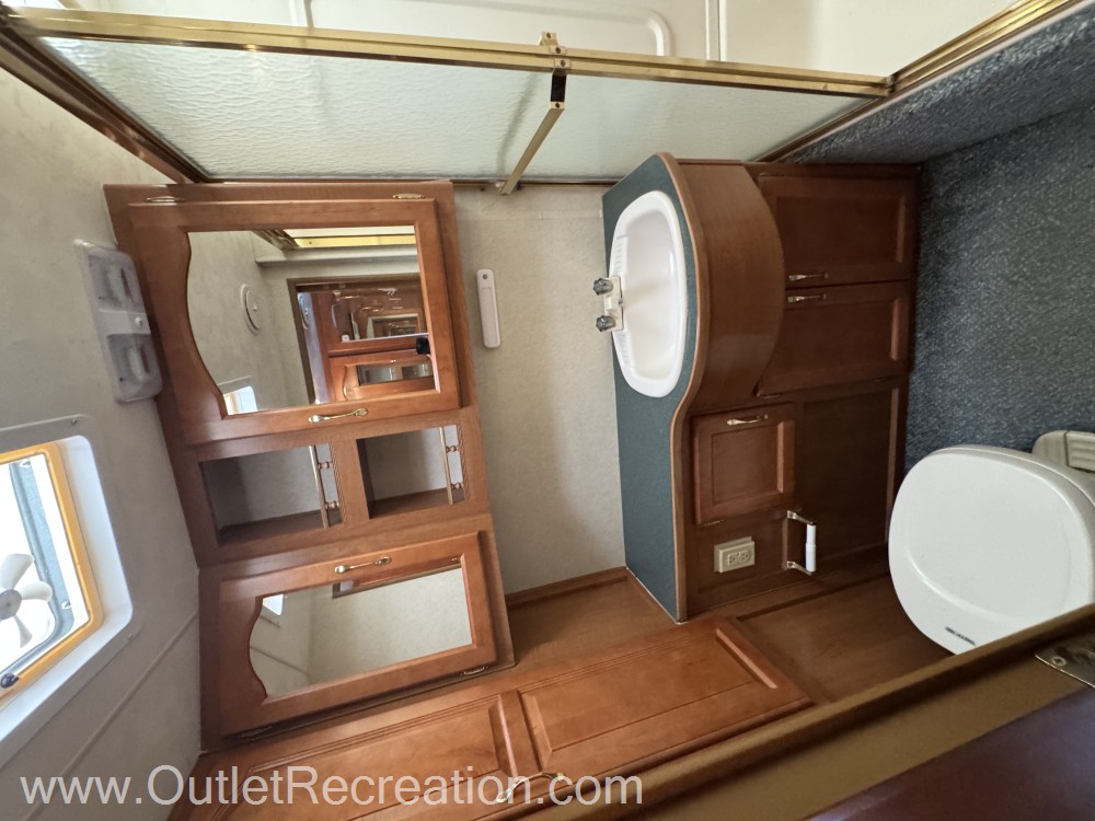 2000 DAMON CHALLENGER 335 - Image 22