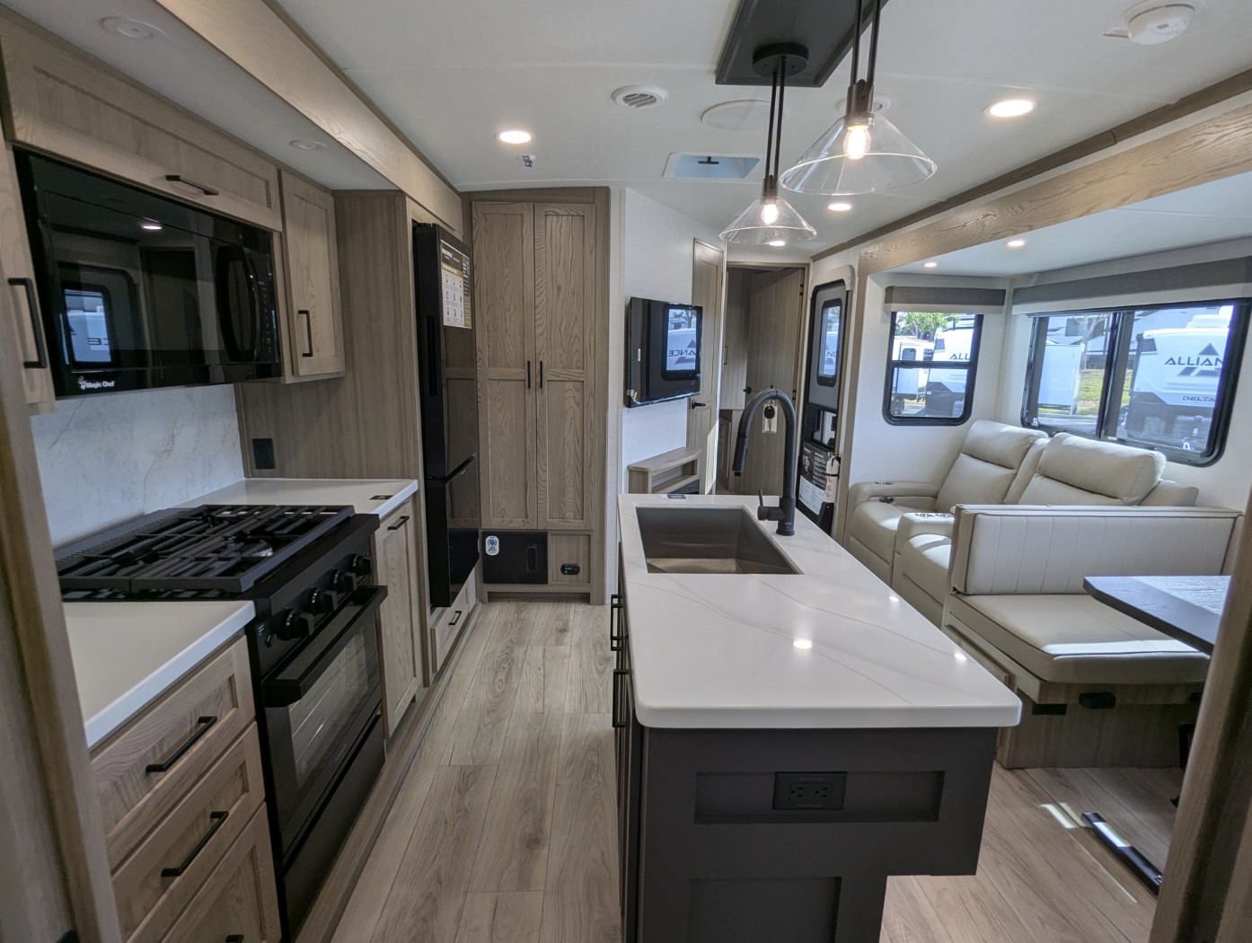 2026 Forest River Rockwood Signature 8336BH - Image 28