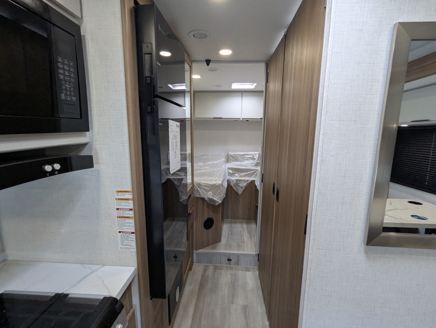 2027 Thor Motor Coach Four Winds 25Z - Image 15