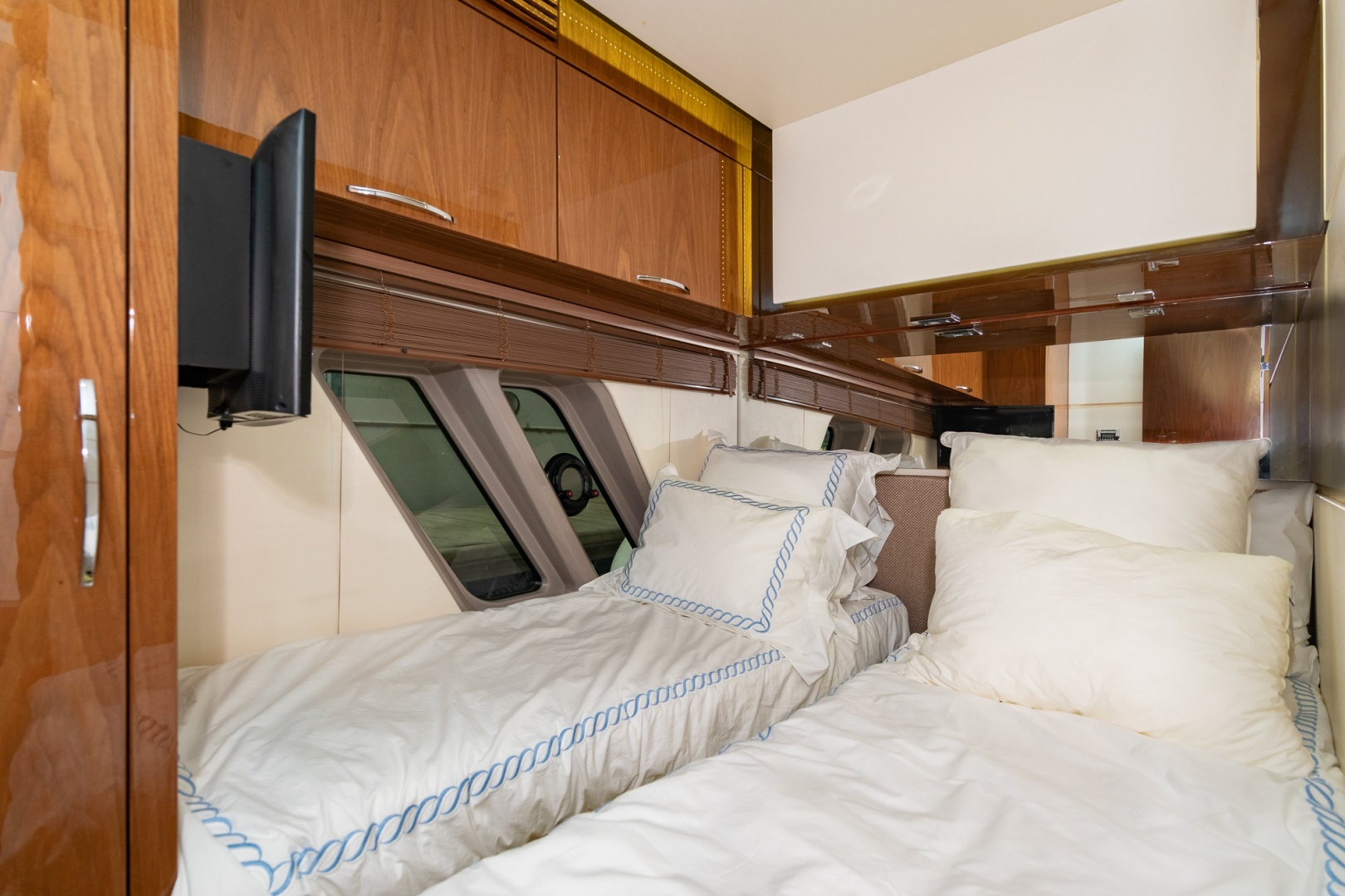 2018 Sea Ray L650 FLY - Image 51