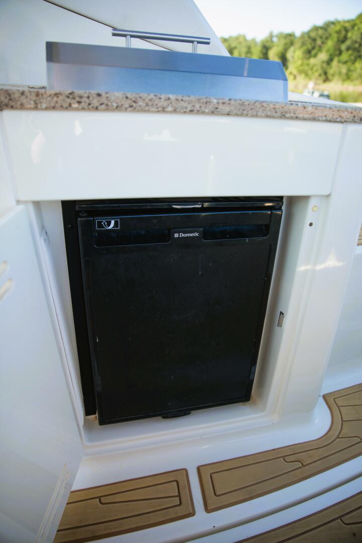 2016 Sea Ray Sundancer 350 - Image 66