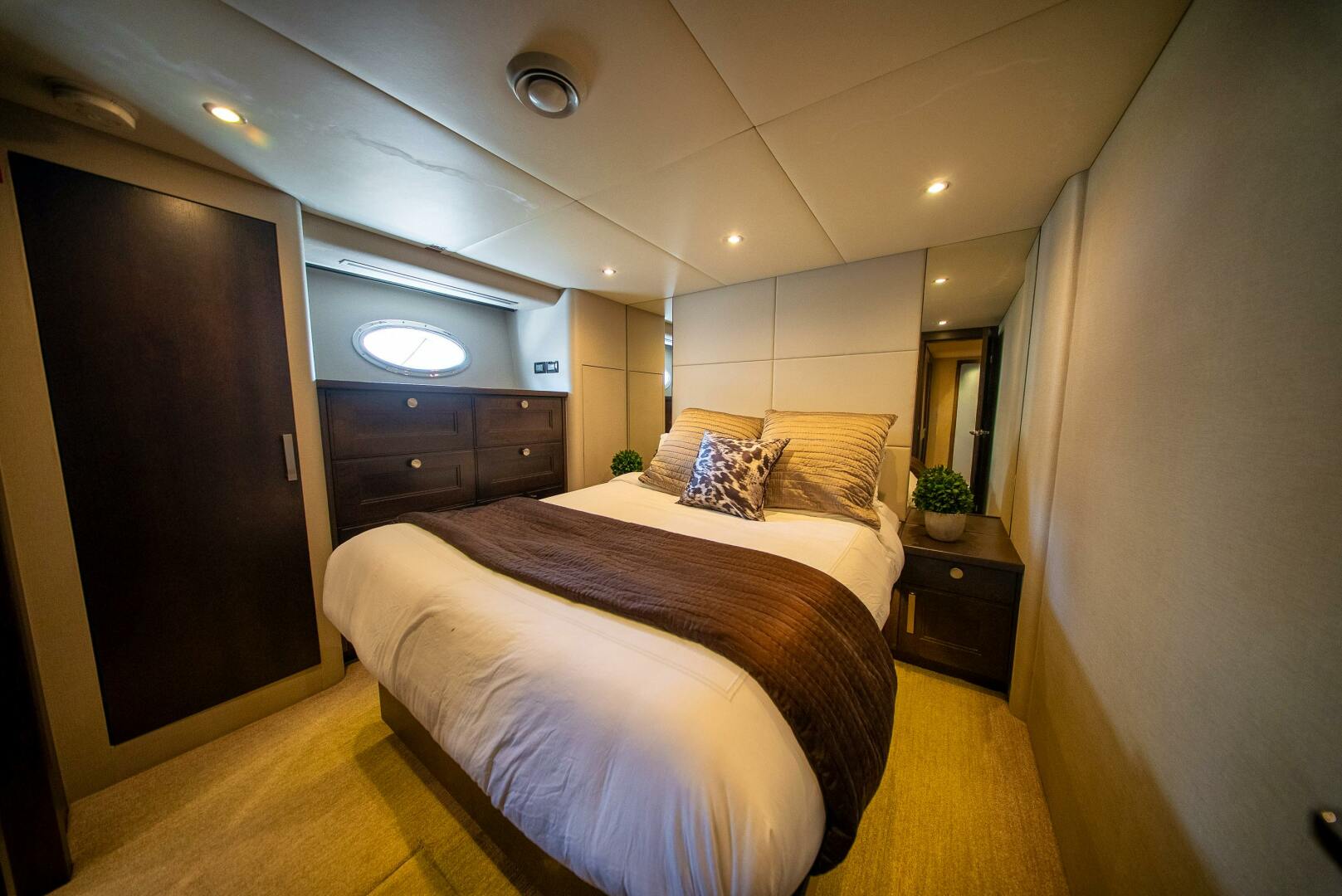 1992 Crescent Custom Yachts Custom - Image 24