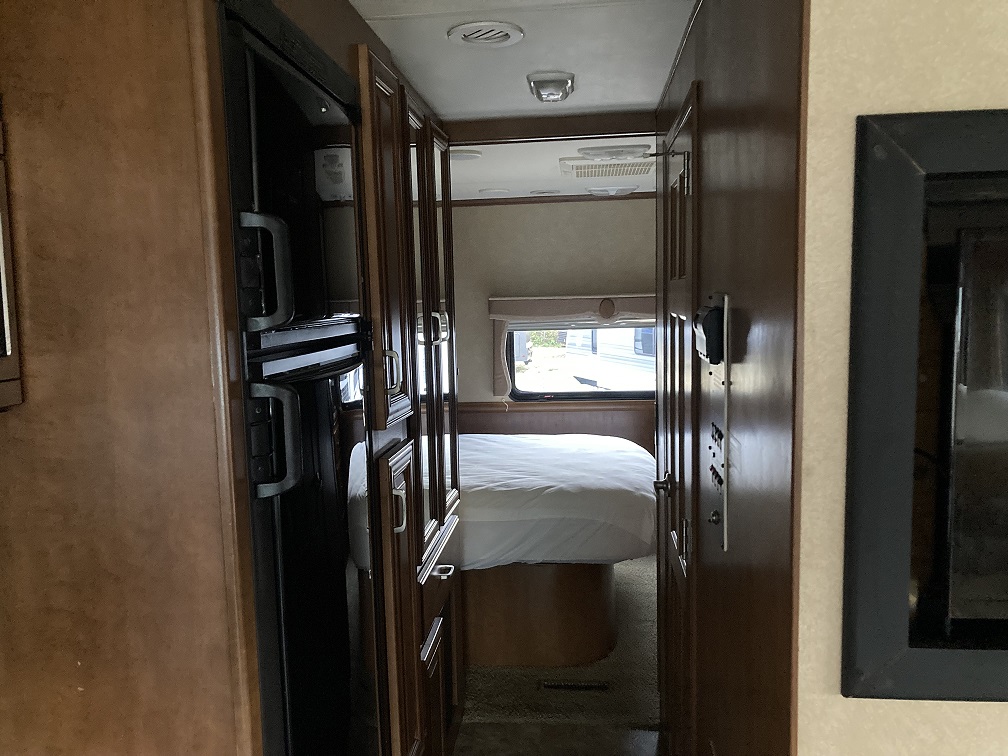 2012 Thor Motor Coach Challenger 32VS - Image 19