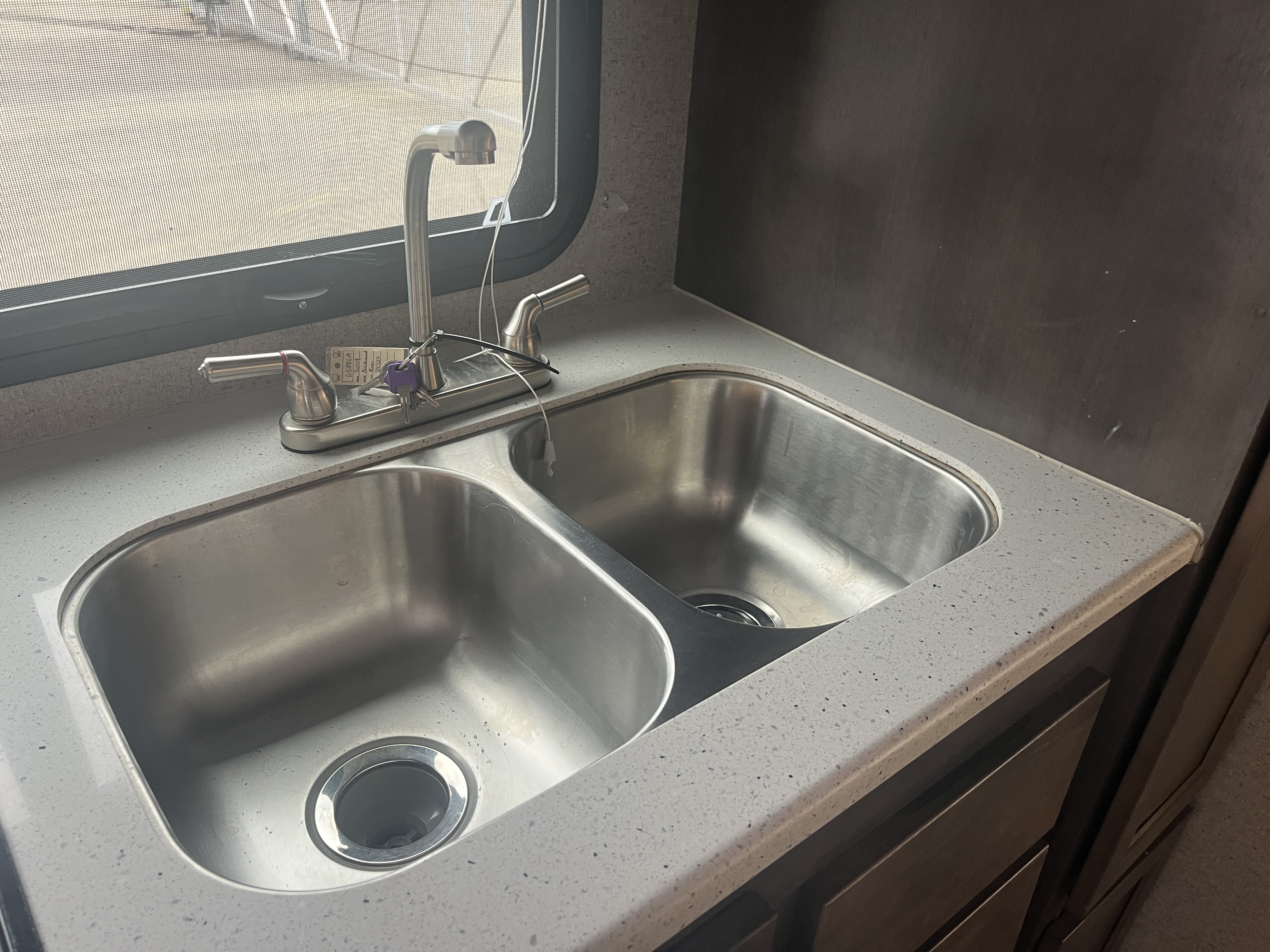 2019 FOREST RIVER ROO 233S - Image 11