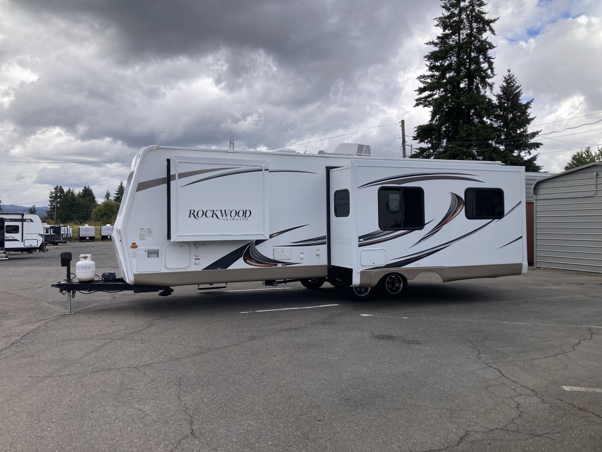 2015 Forest River Rockwood Ultra Lite 2604WS - Image 5
