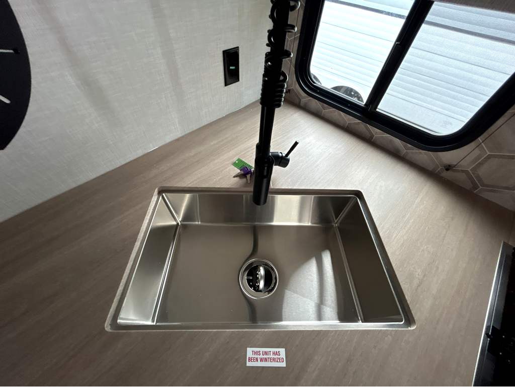 2026 VENTURE RV SIENNA 241VRD - Image 23