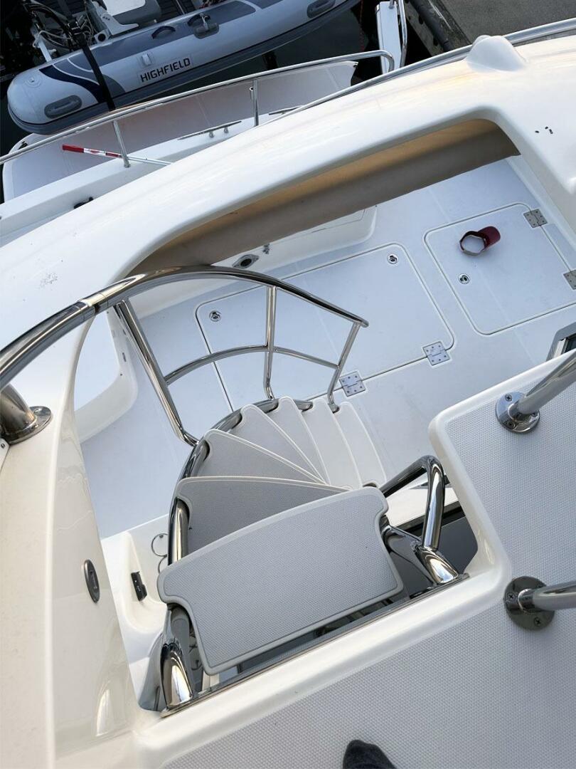 2018 Sabre 48 Flybridge Sedan - Image 7