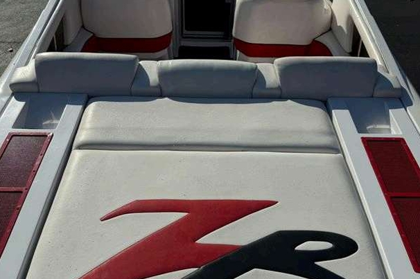 2005 Donzi 35 ZR - Image 18