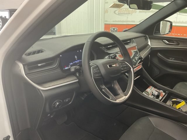 2026 Jeep Grand-Cherokee-L Laredo Altitude 4x4 - Image 16