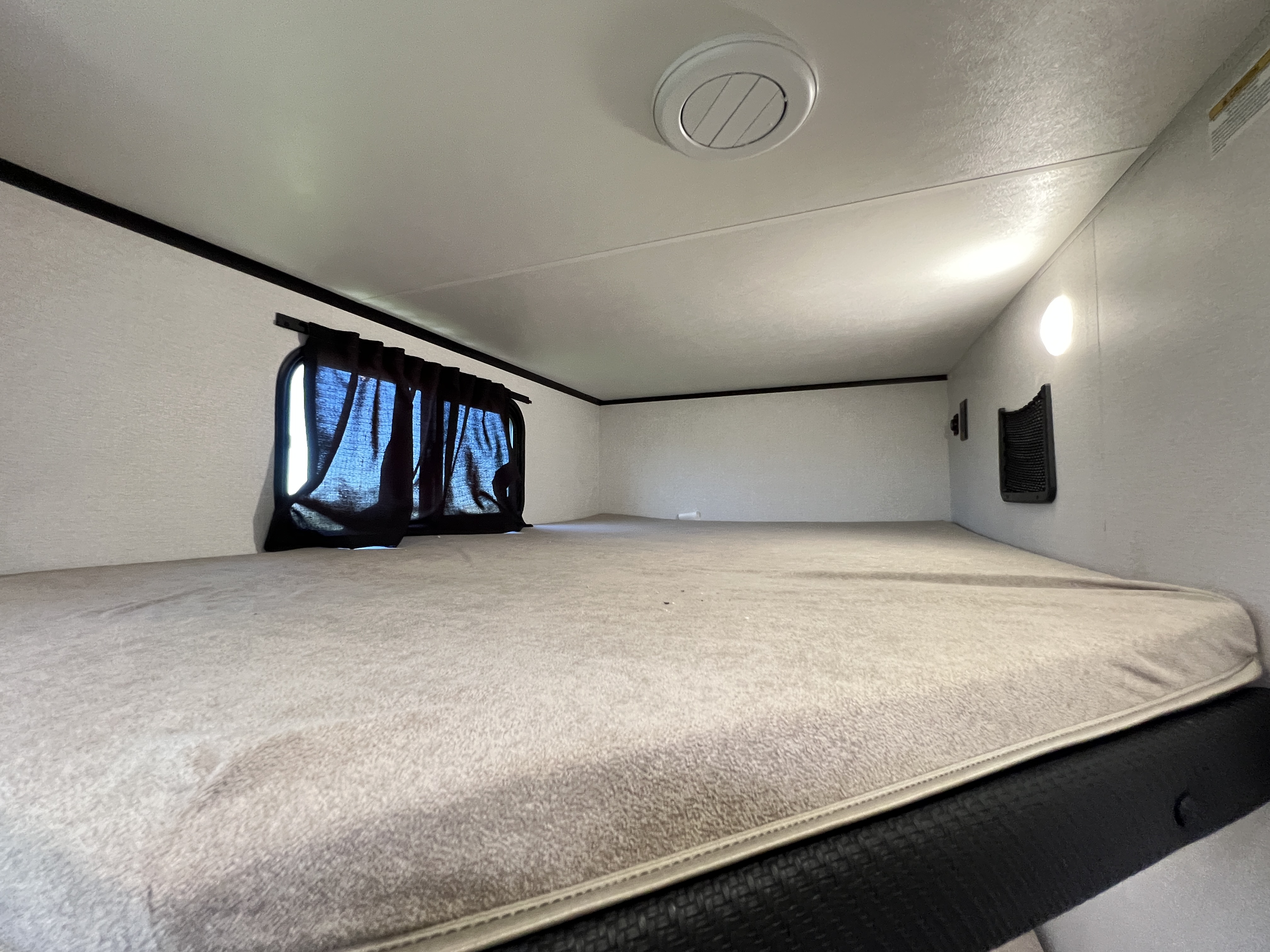 2027 Highland Ridge RANGE LITE 240DBH - Image 17