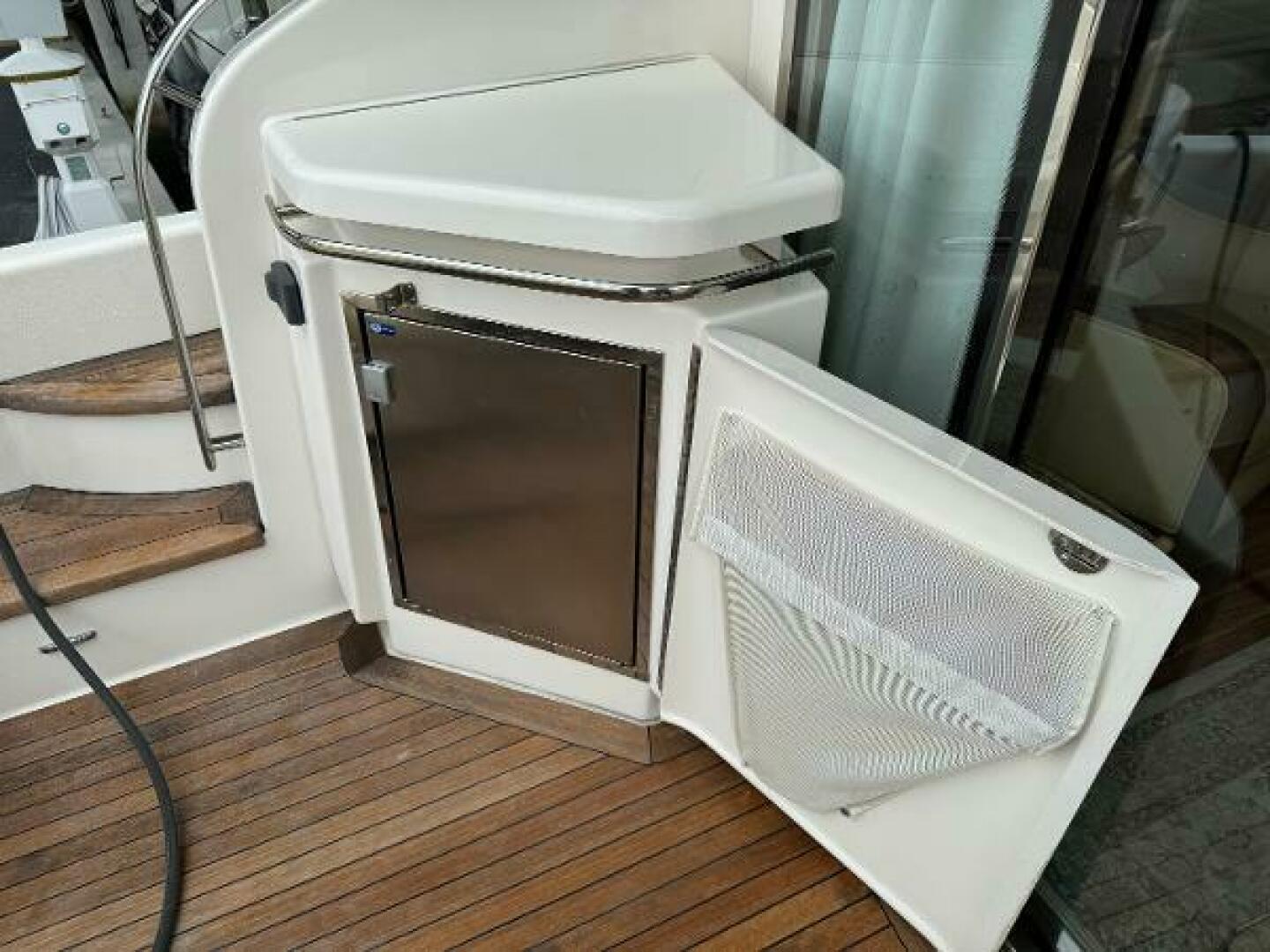 2010 Tiara Yachts 5800 Sovran - Image 12