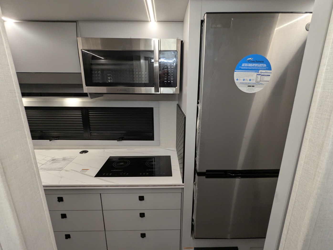 2026 Coachmen Euro 25TB - Image 20