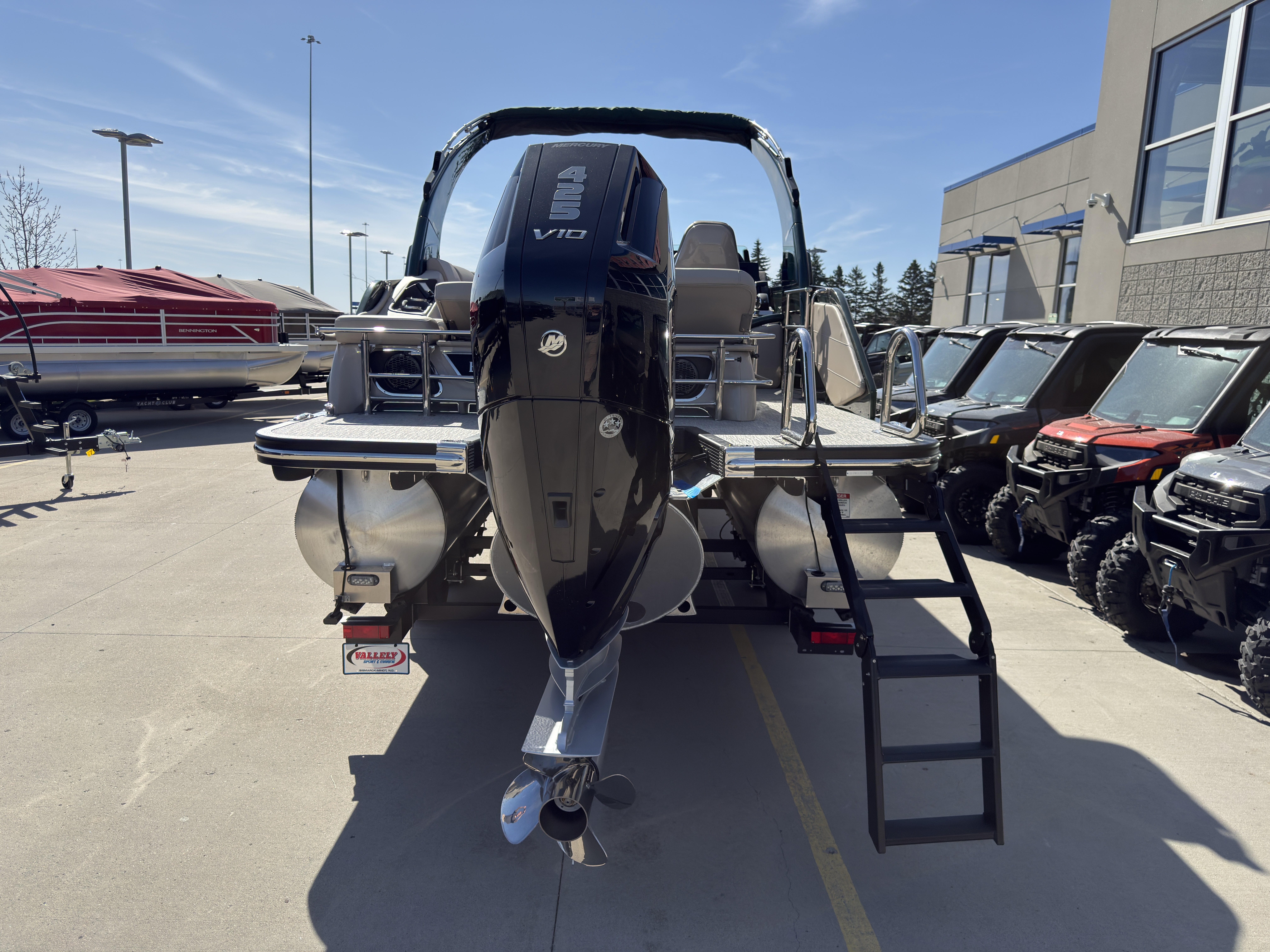 2026 Bennington 25QXSBA 425HP V10 Tritoon Pontoon - Image 29