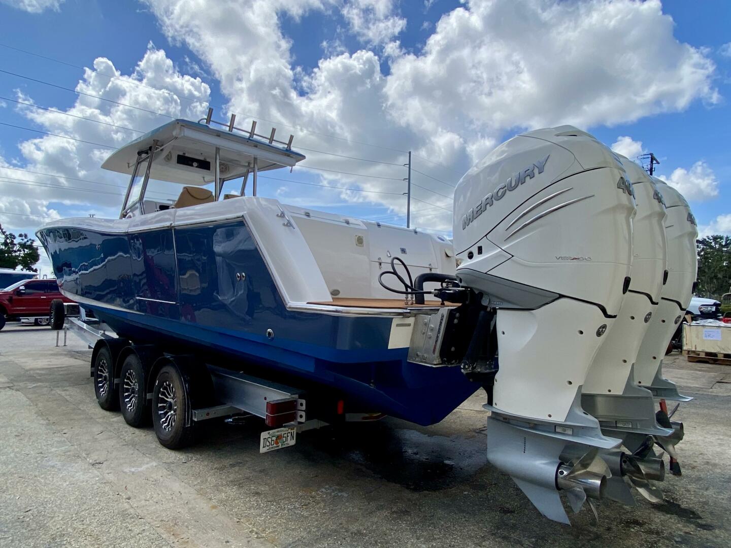 2023 Fishing Raptor 390 Solarium - Image 2