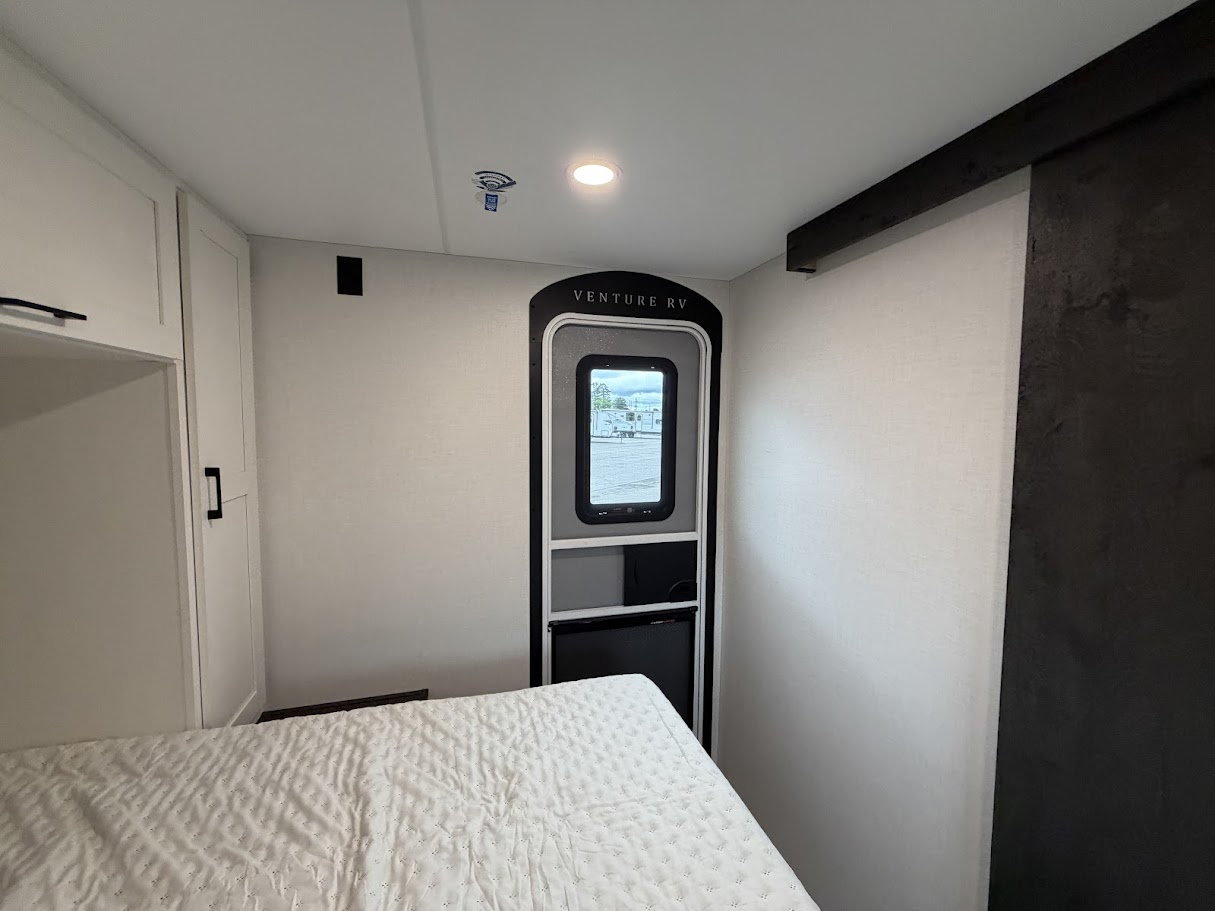 2026 VENTURE RV SIENNA 231VRK - Image 52