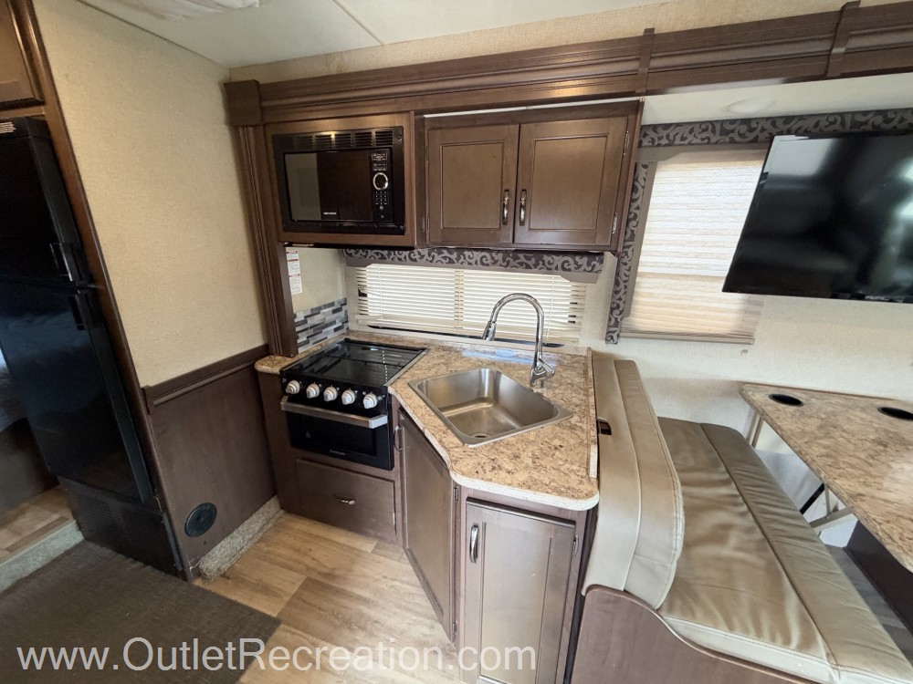 2019 THOR FOUR WINDS 28Z - Image 17