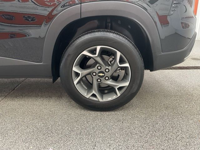 2025 Chevrolet Trax FWD 4dr LT - Image 9