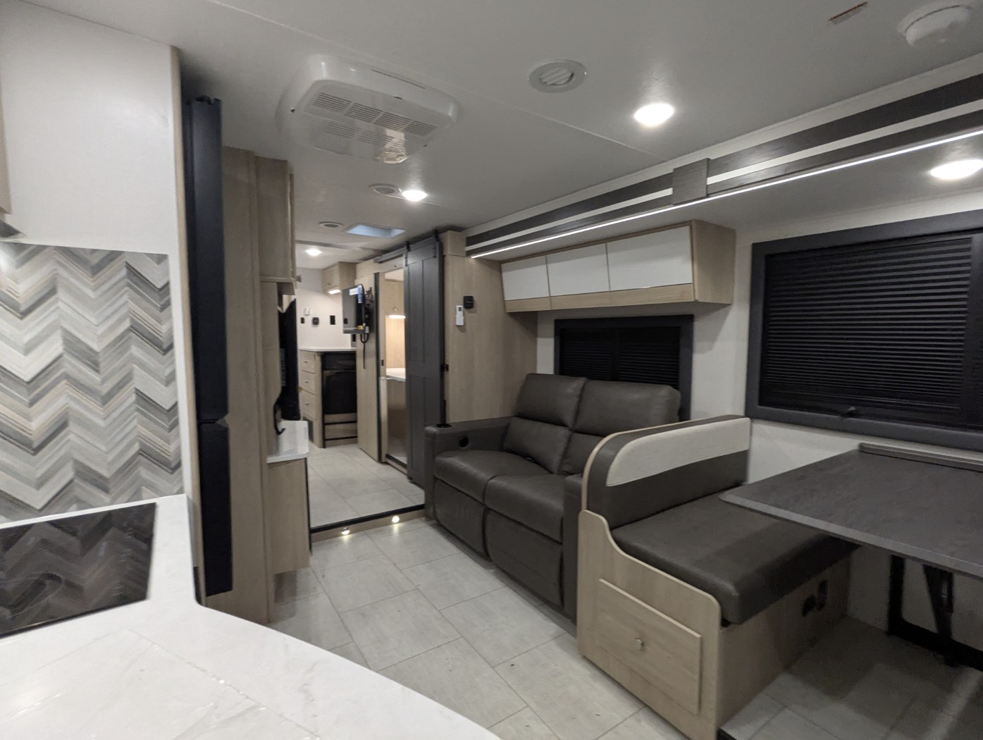 2026 Coachmen Entourage 340BH - Image 13