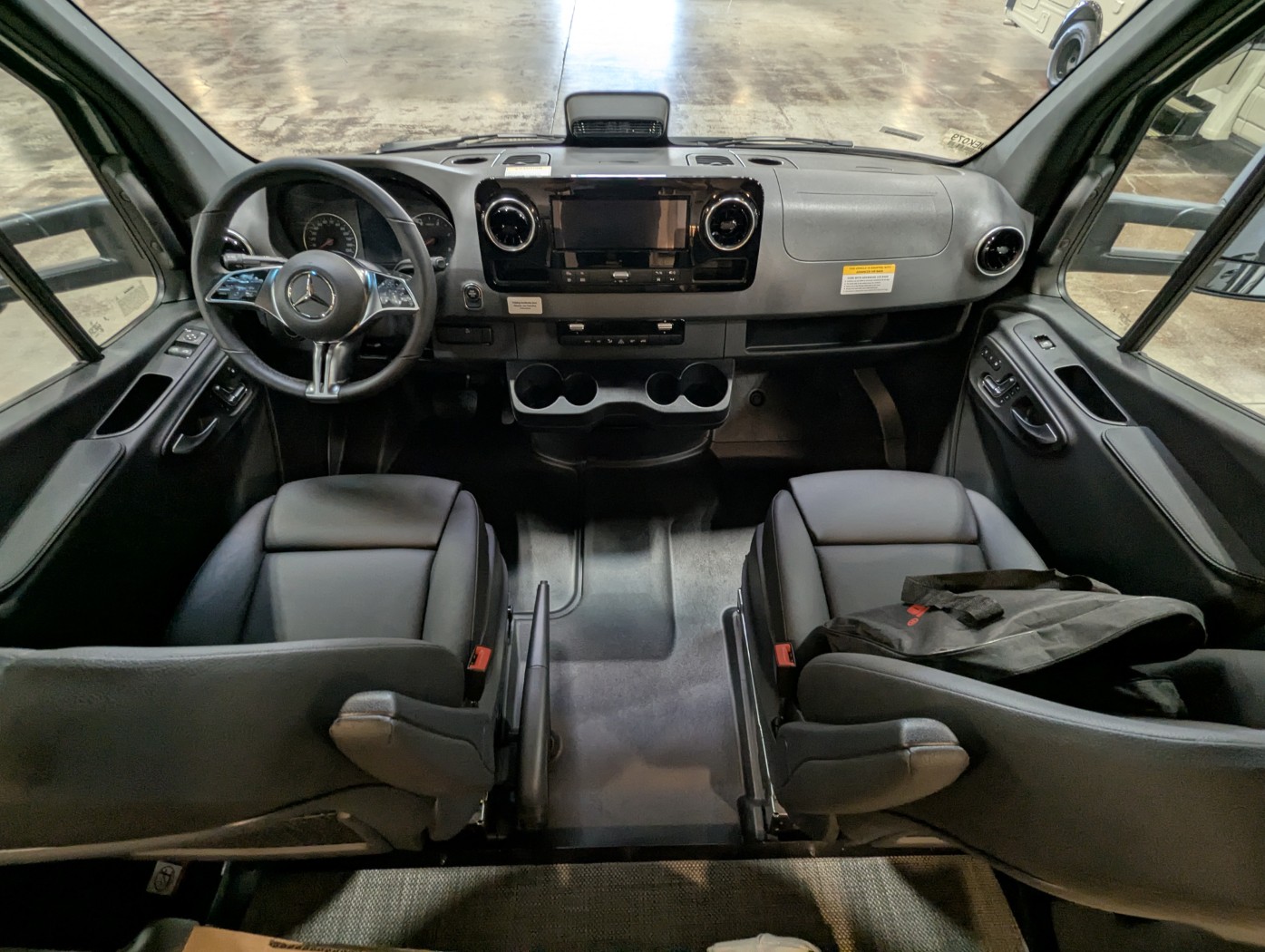 2026 Winnebago EKKO Sprinter 23B - Pop-Top AWD - Image 7
