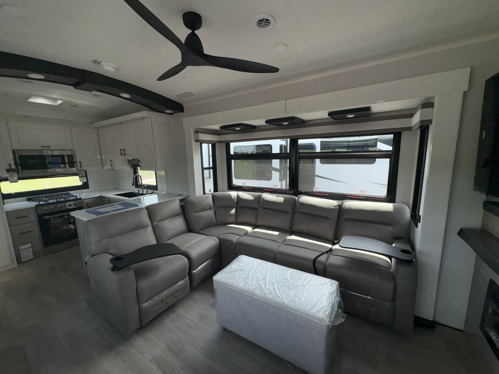 2026 JAYCO PINNACLE 38FBRK - Image 25