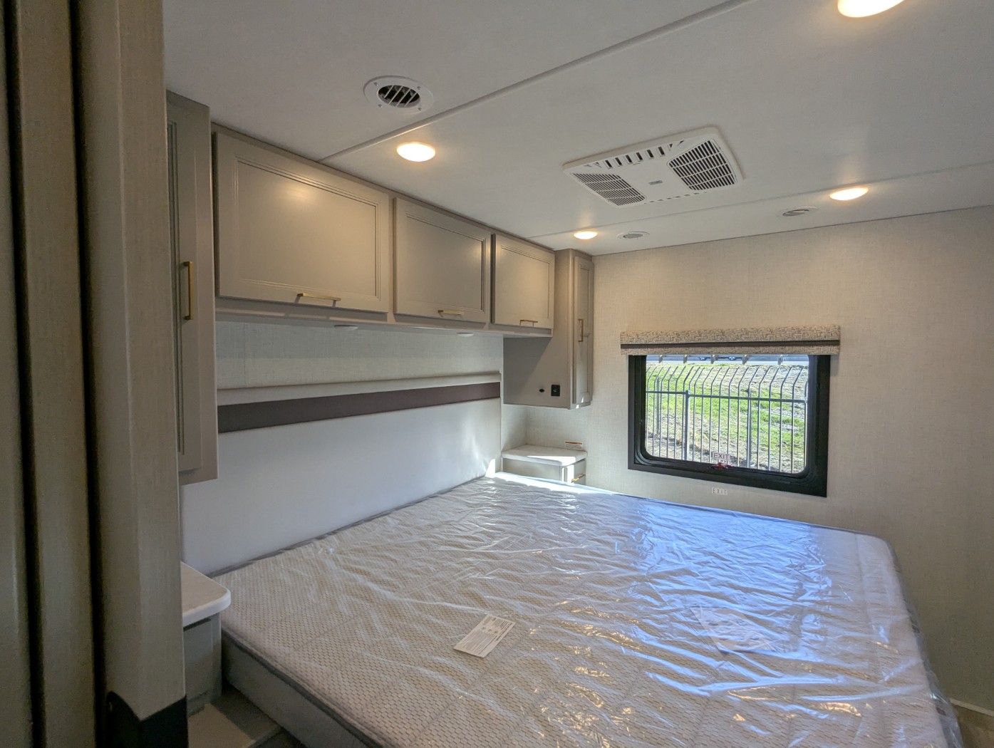 2026 Thor Motor Coach Windsport 35J - Image 29